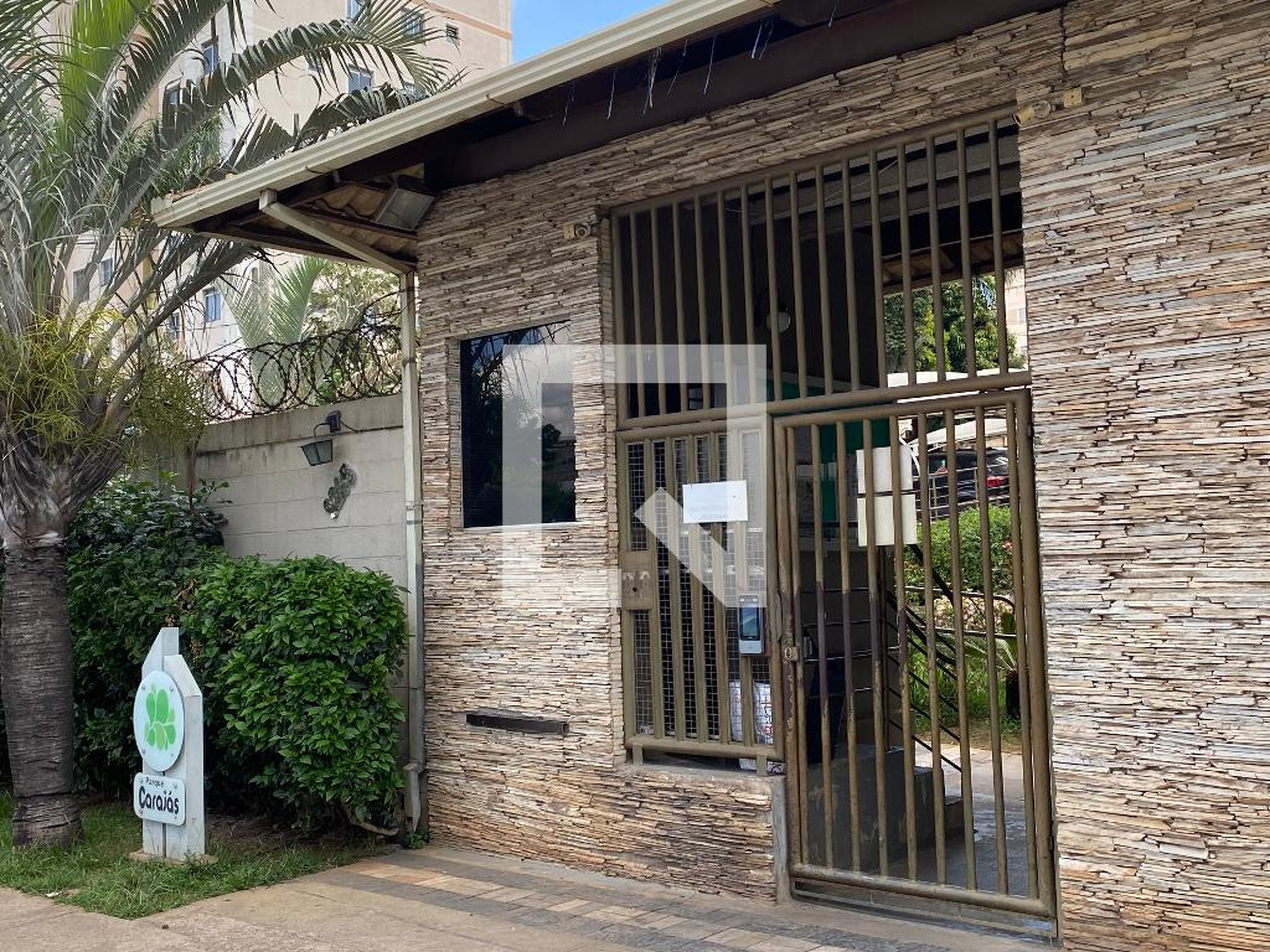 Fachada Condomínio em Avenida Juiz Marco Túlio Isaac, 9285
