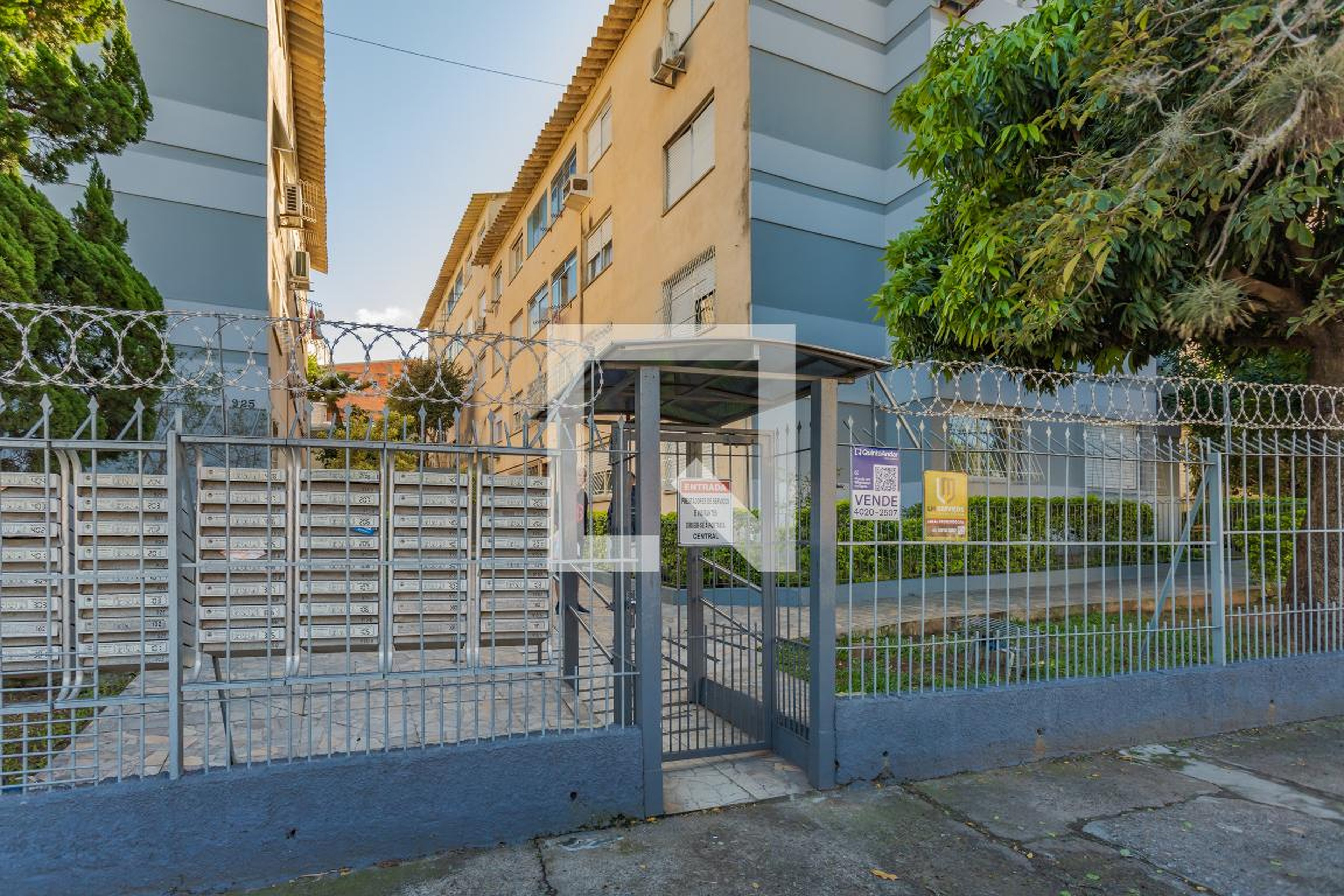 Fachada Condomínio em Rua Carlos Estevão, 915