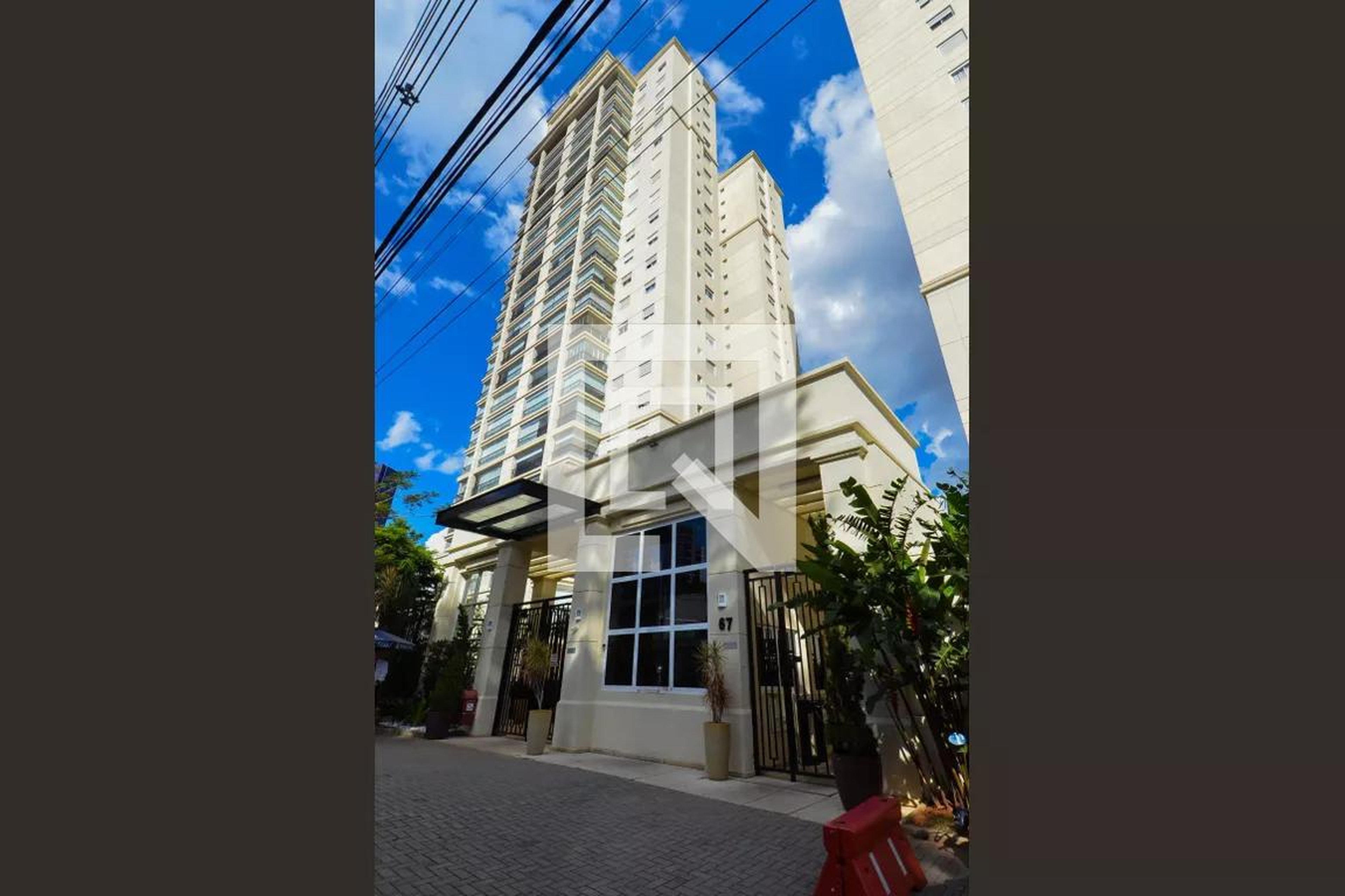 Fachada Condomínio em Rua Doutor Solon Fernandes, 69