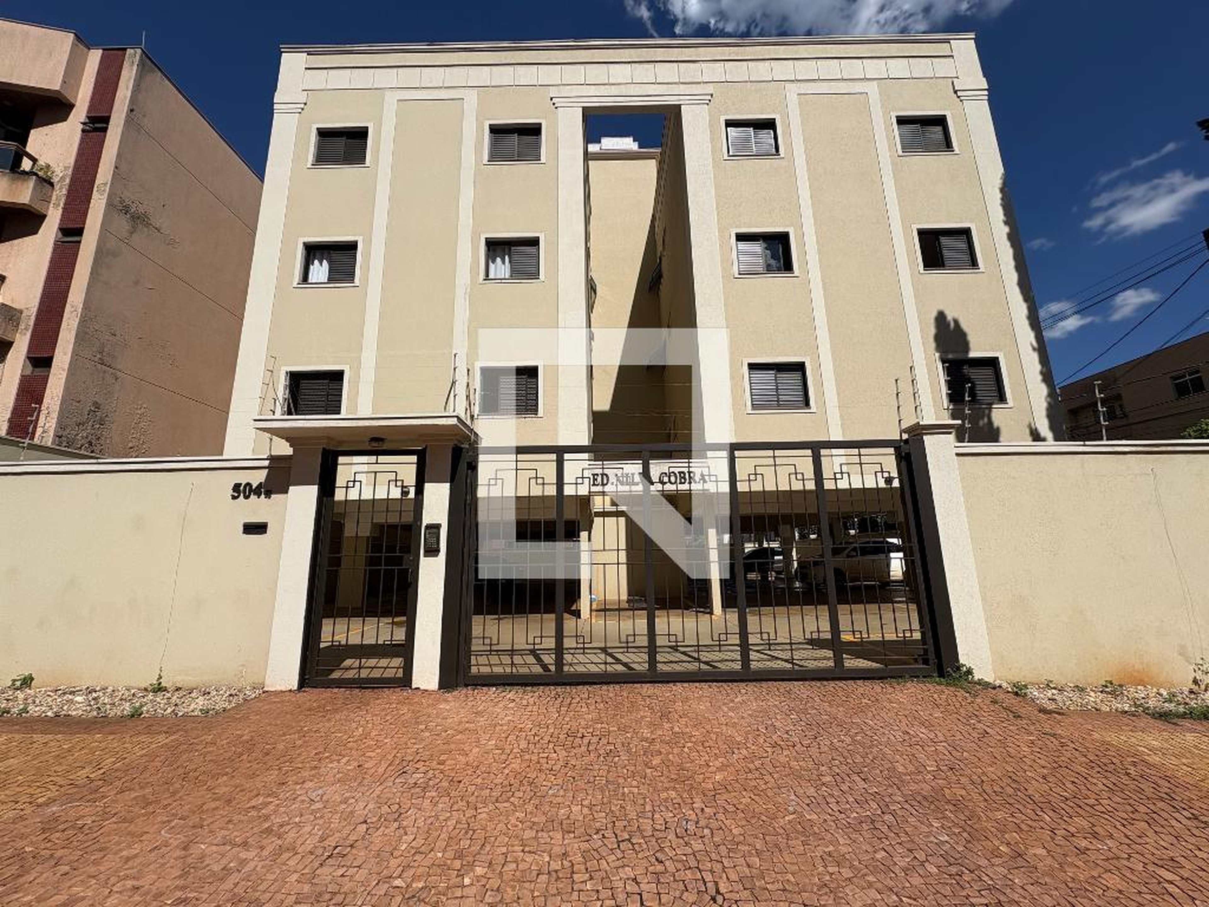 Fachada Condomínio em Rua Raul Peixoto, 504