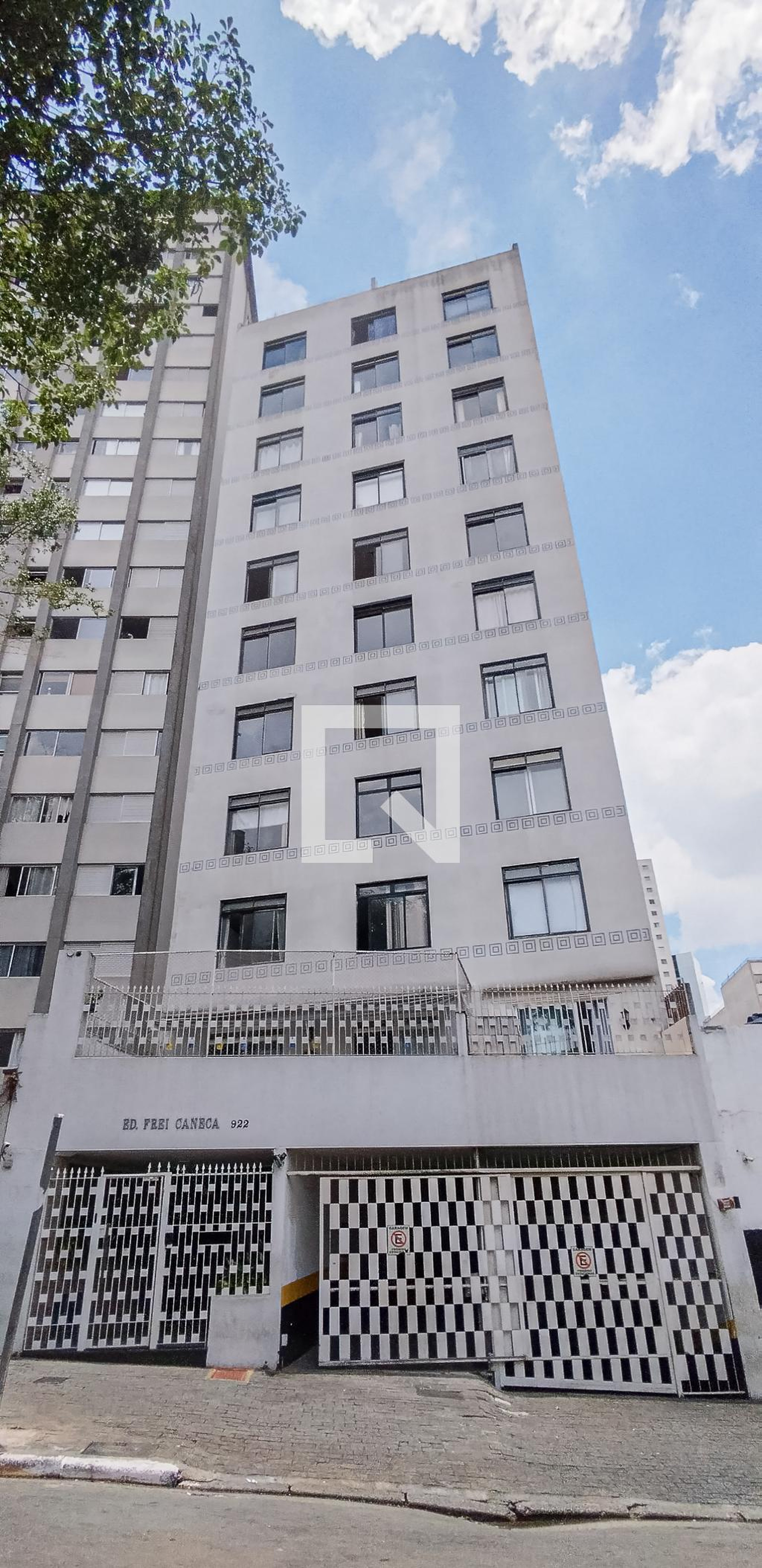 Fachada Condomínio em Rua Frei Caneca, 78