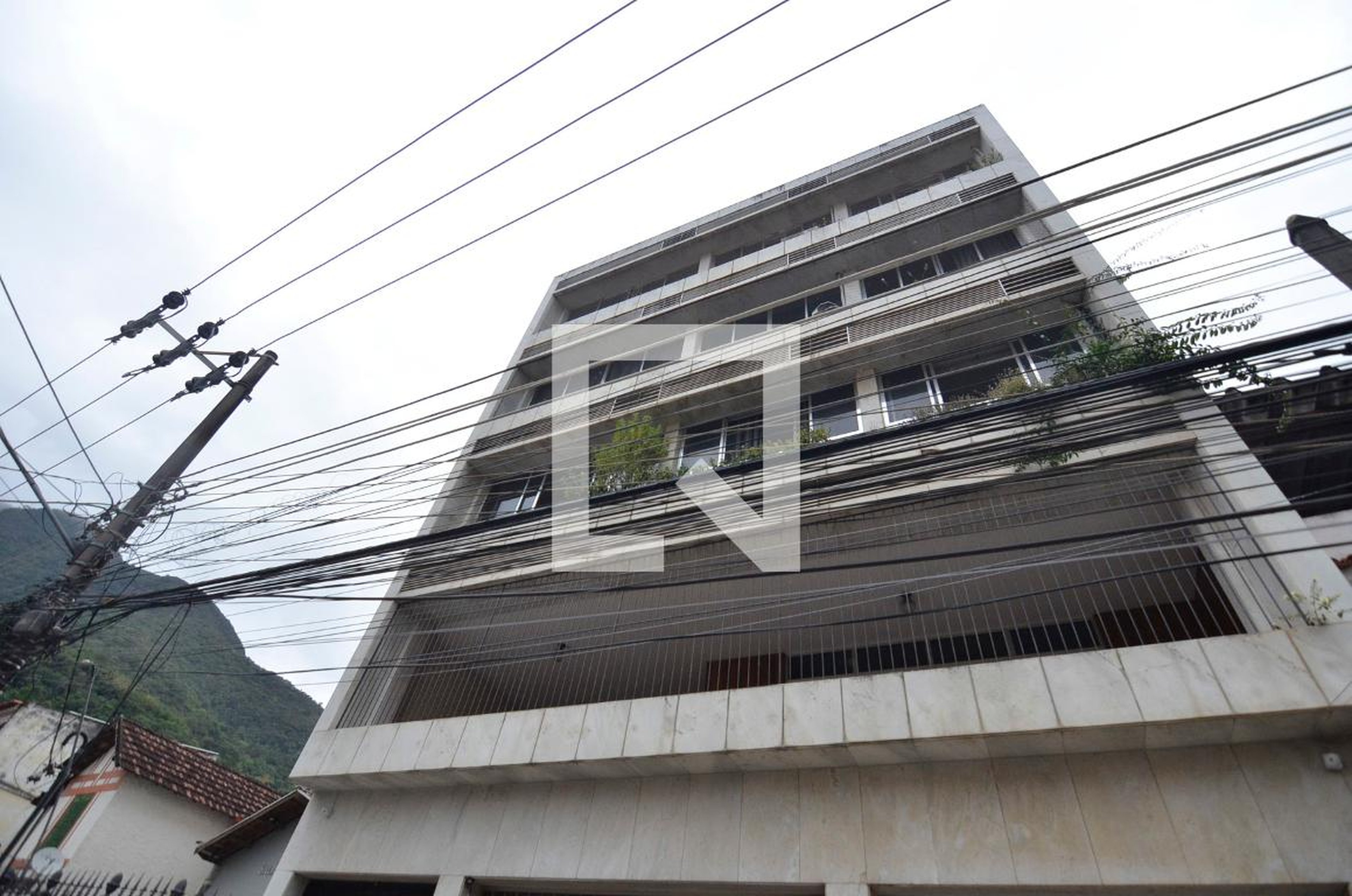 Fachada Condomínio em Travessa Afonso, 27