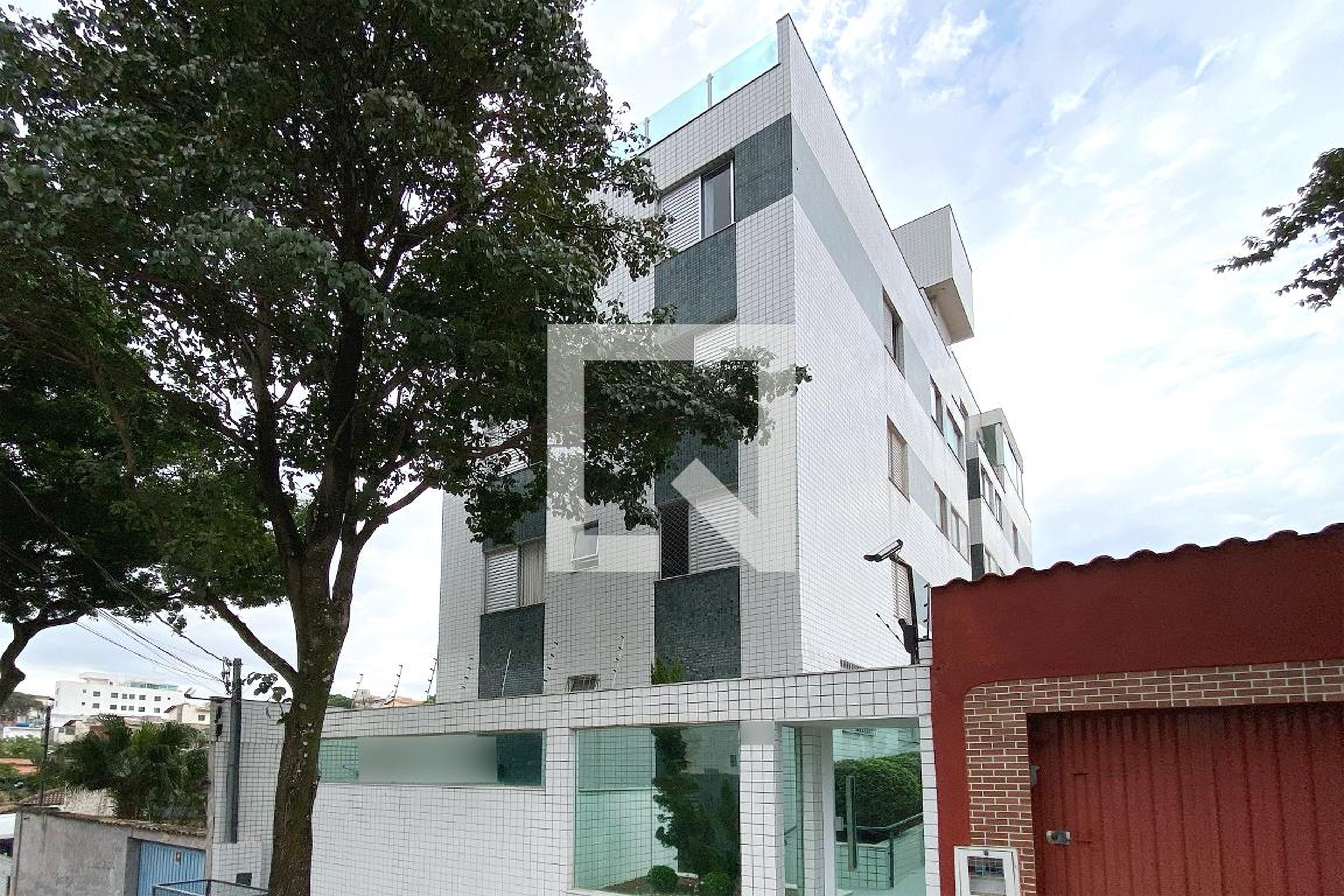 Fachada Condomínio em Rua Centralina, 452