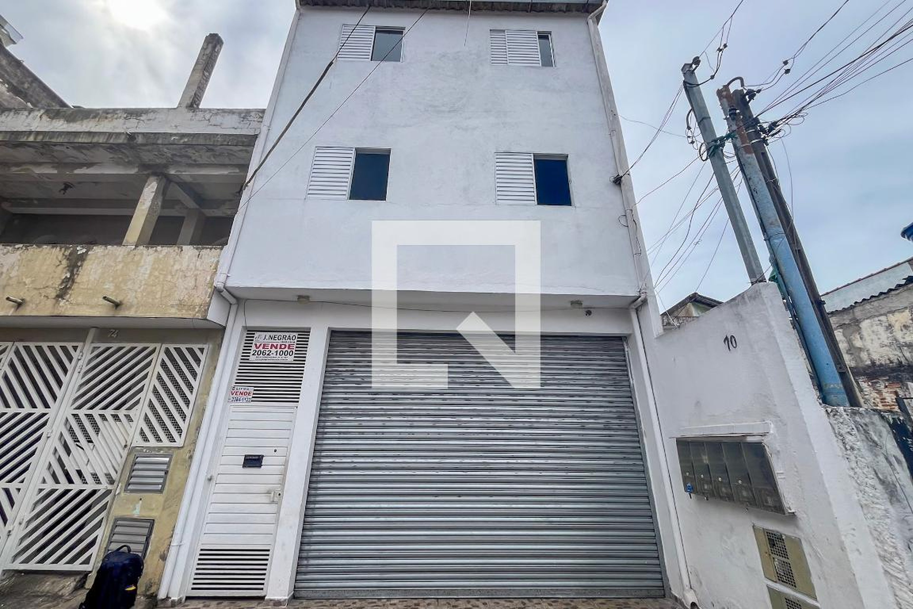 Fachada Condomínio em Rua Roberto Victor Cordeiro, 70