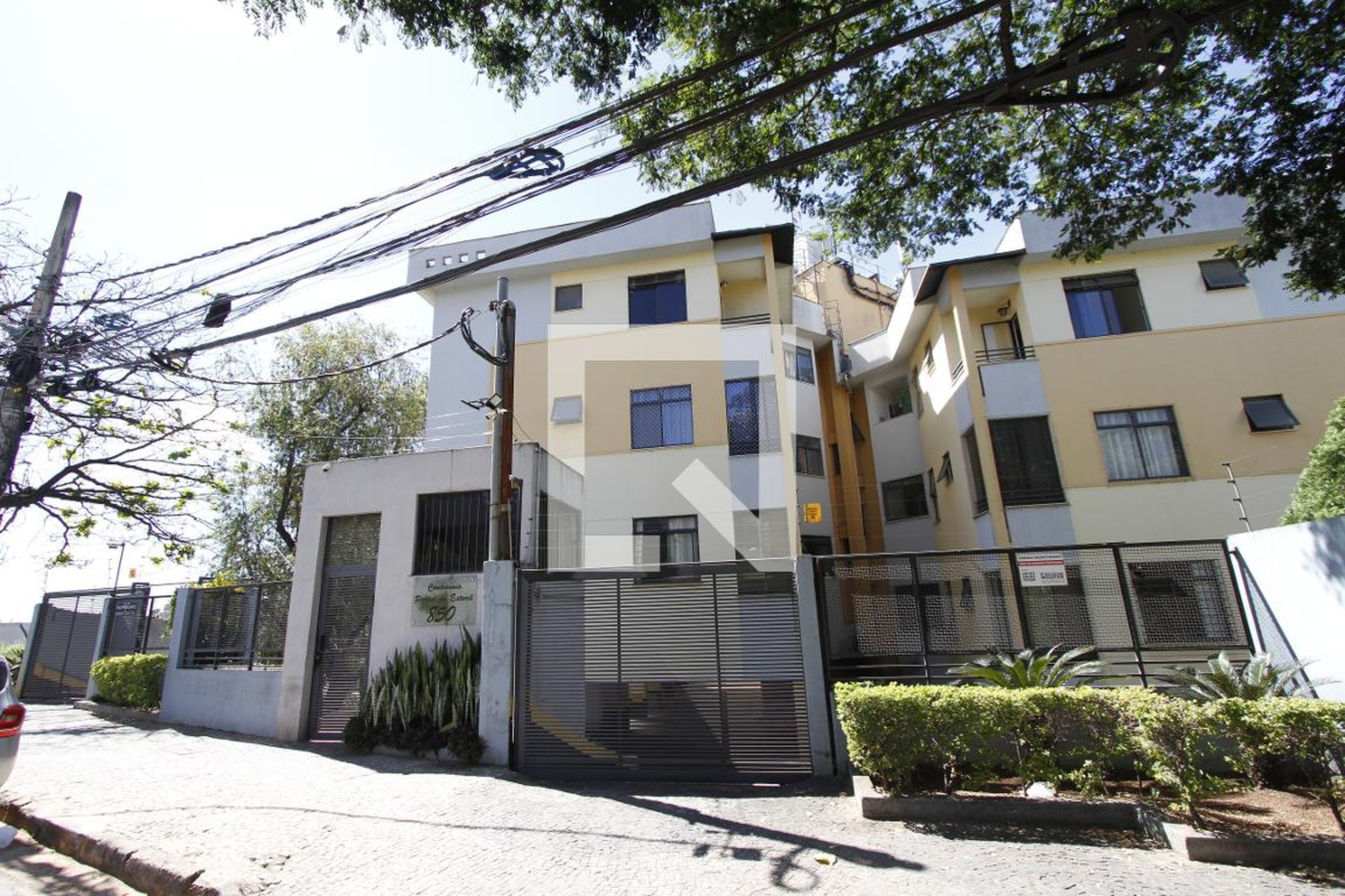 Fachada Condomínio em Rua Paulo Piedade Campos, 850