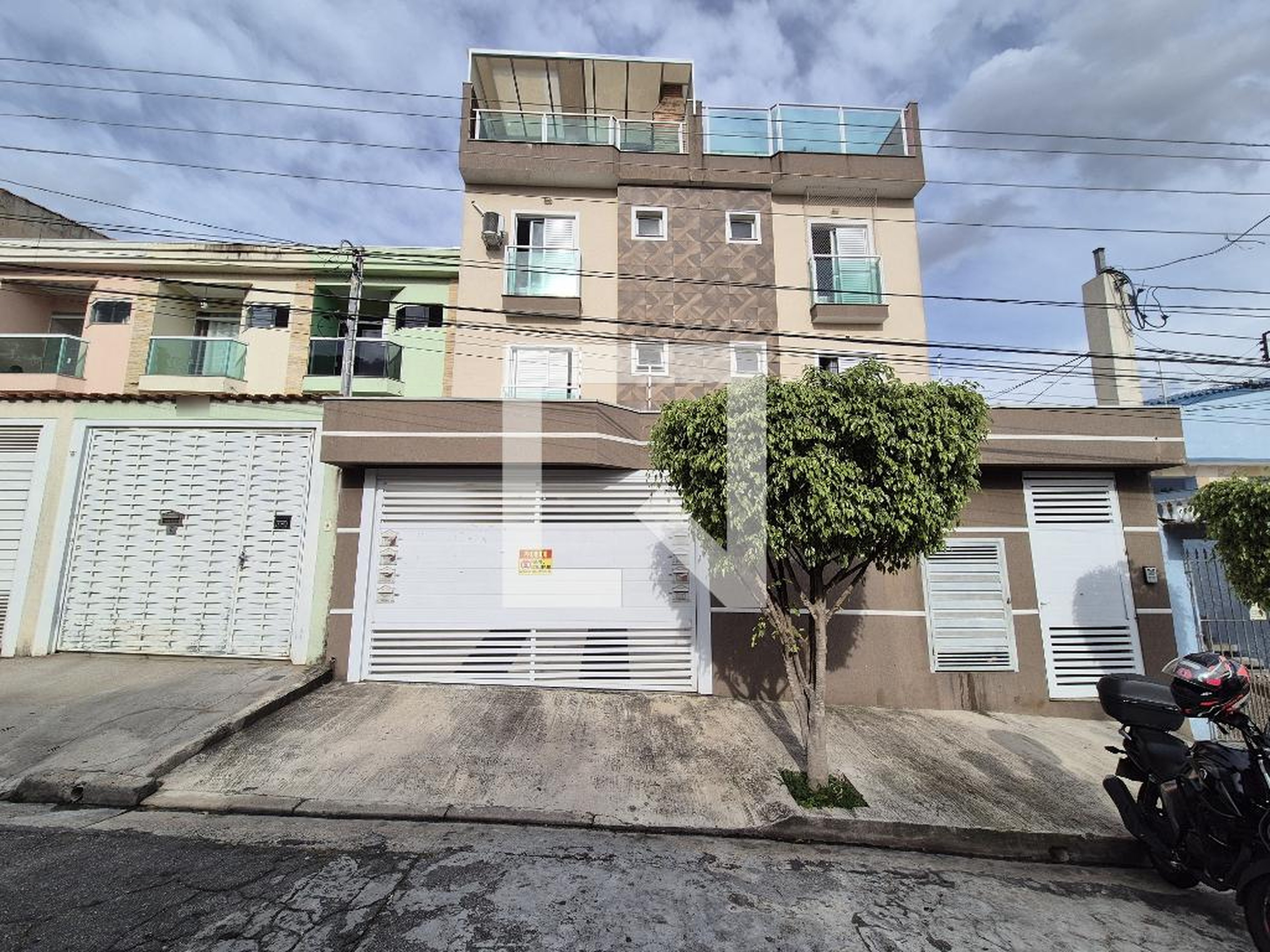 Fachada Condomínio em Rua Maria Cristina, 30