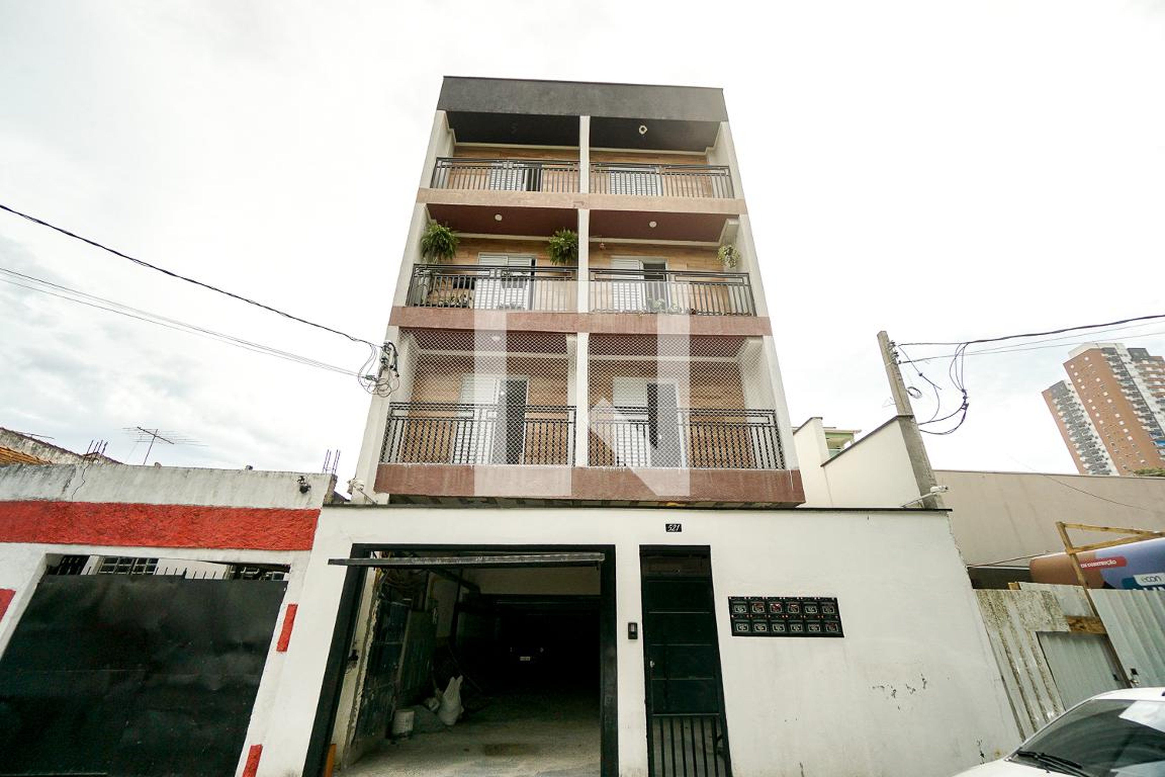 Fachada Condomínio em Rua Demini, 521