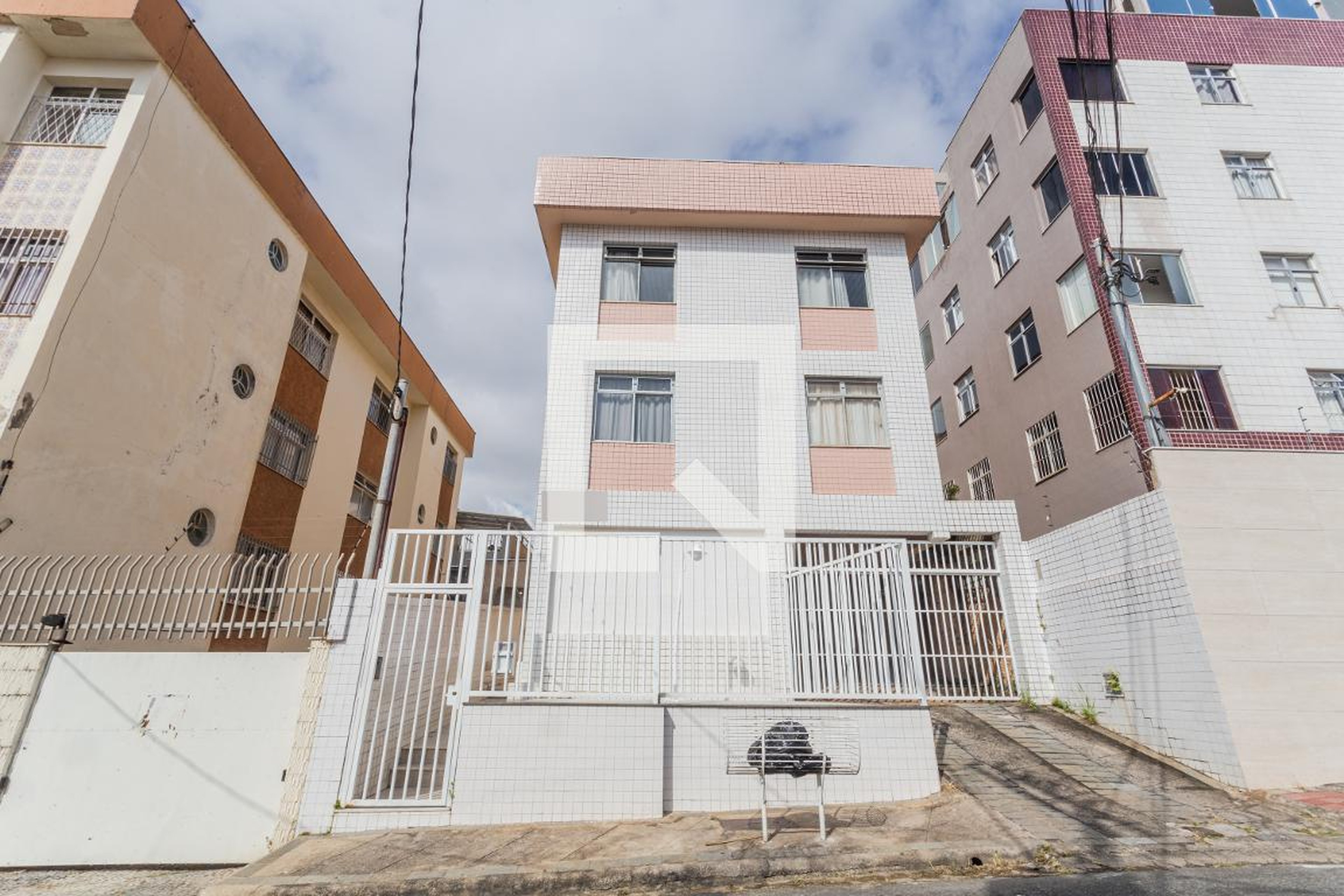 Fachada Condomínio em Rua Santíssima Trindade, 391
