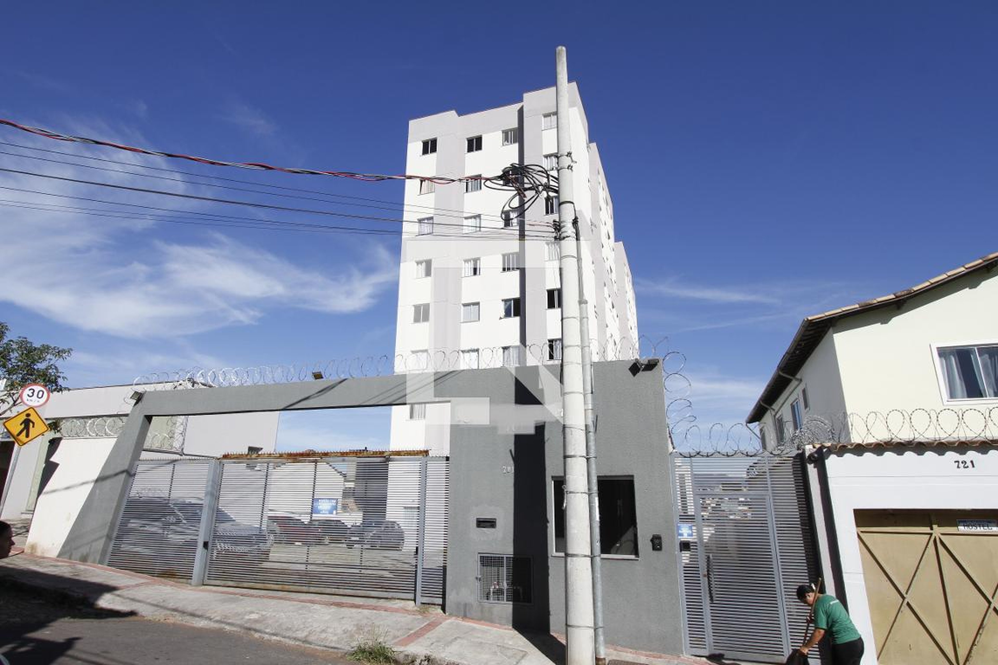 Fachada Condomínio em Rua Professora Maria Coutinho, 880