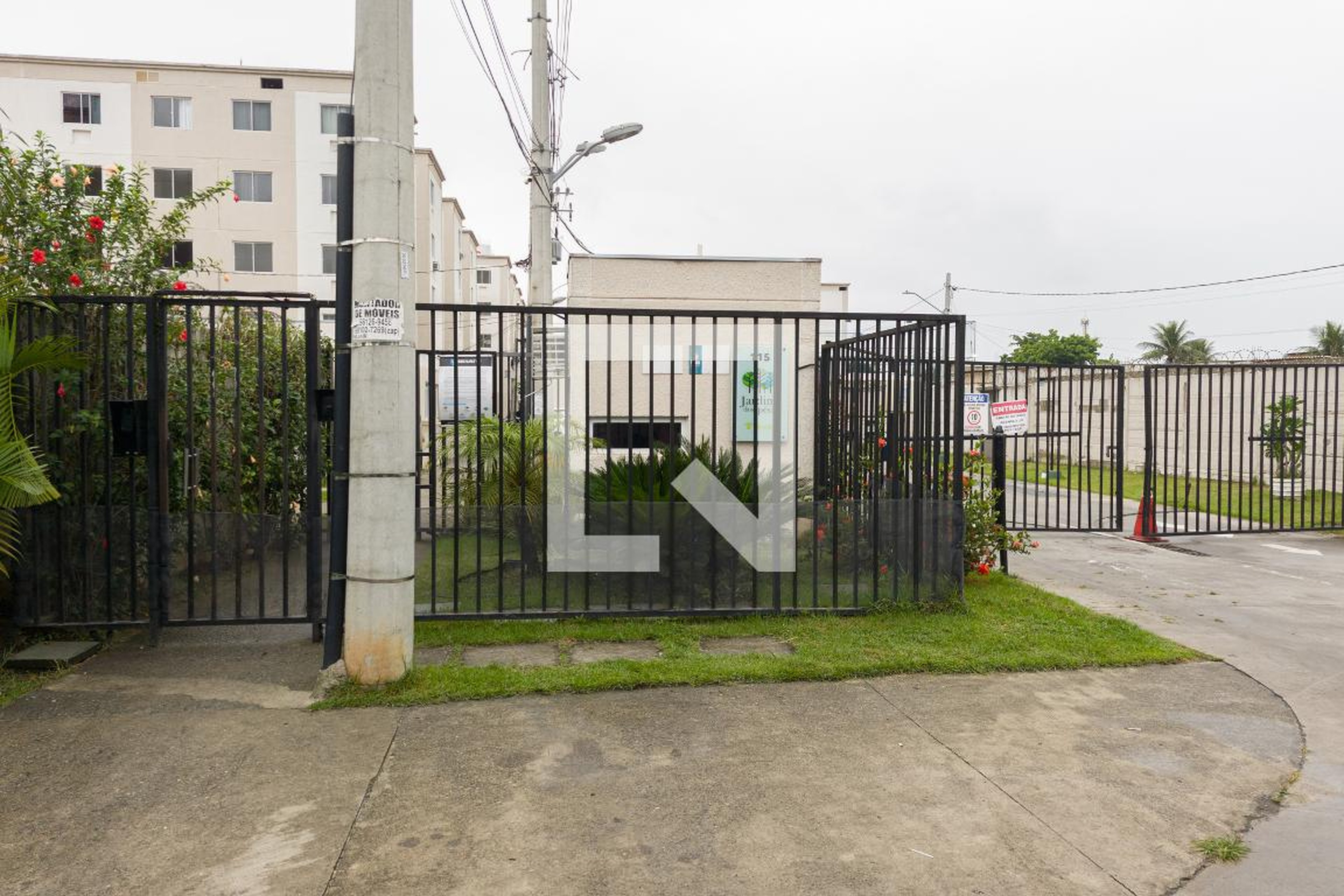 Fachada Condomínio Jardim dos Ipês III