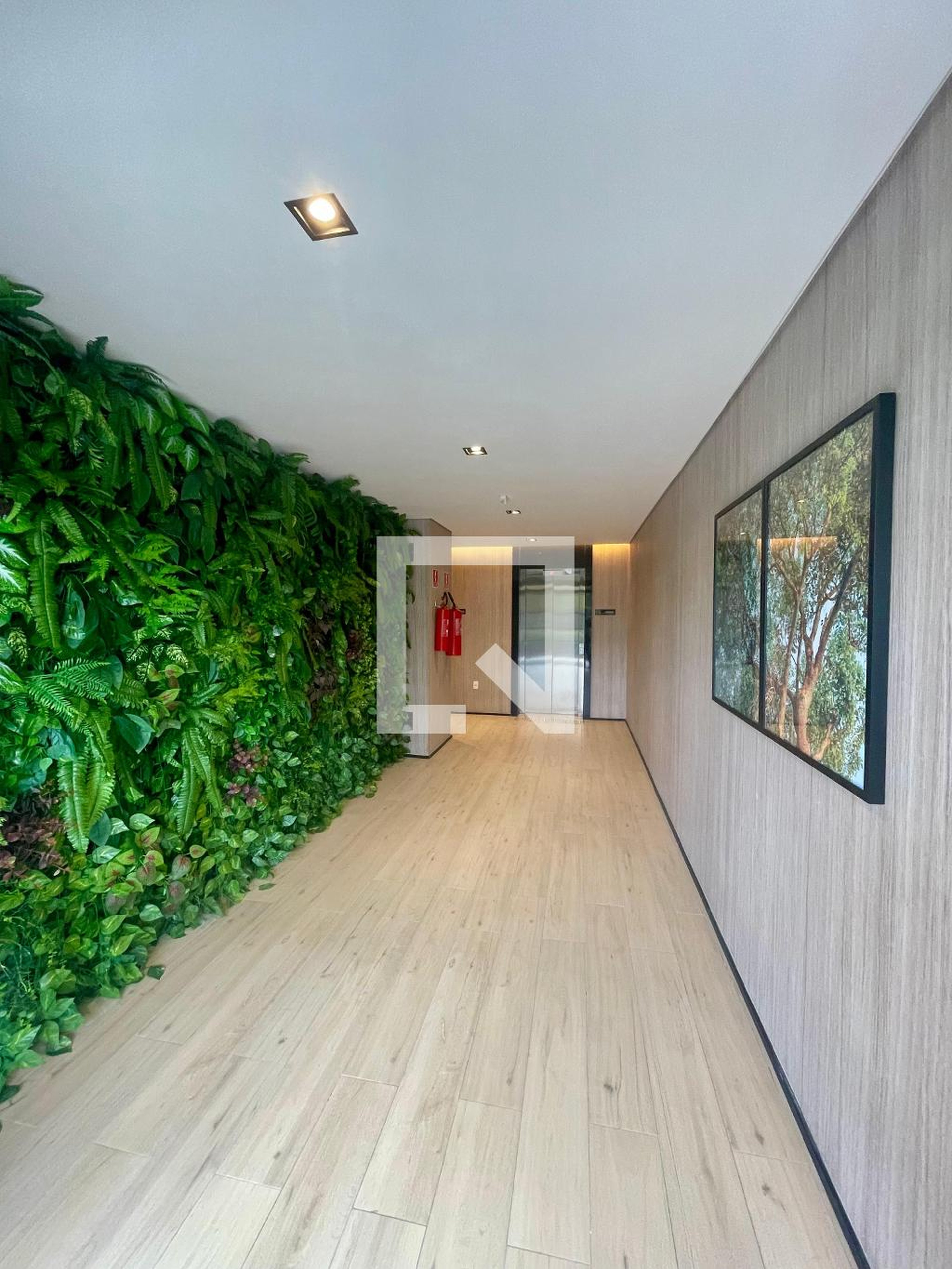 Hall de entrada Condomínio em Rua Bonnard, 328