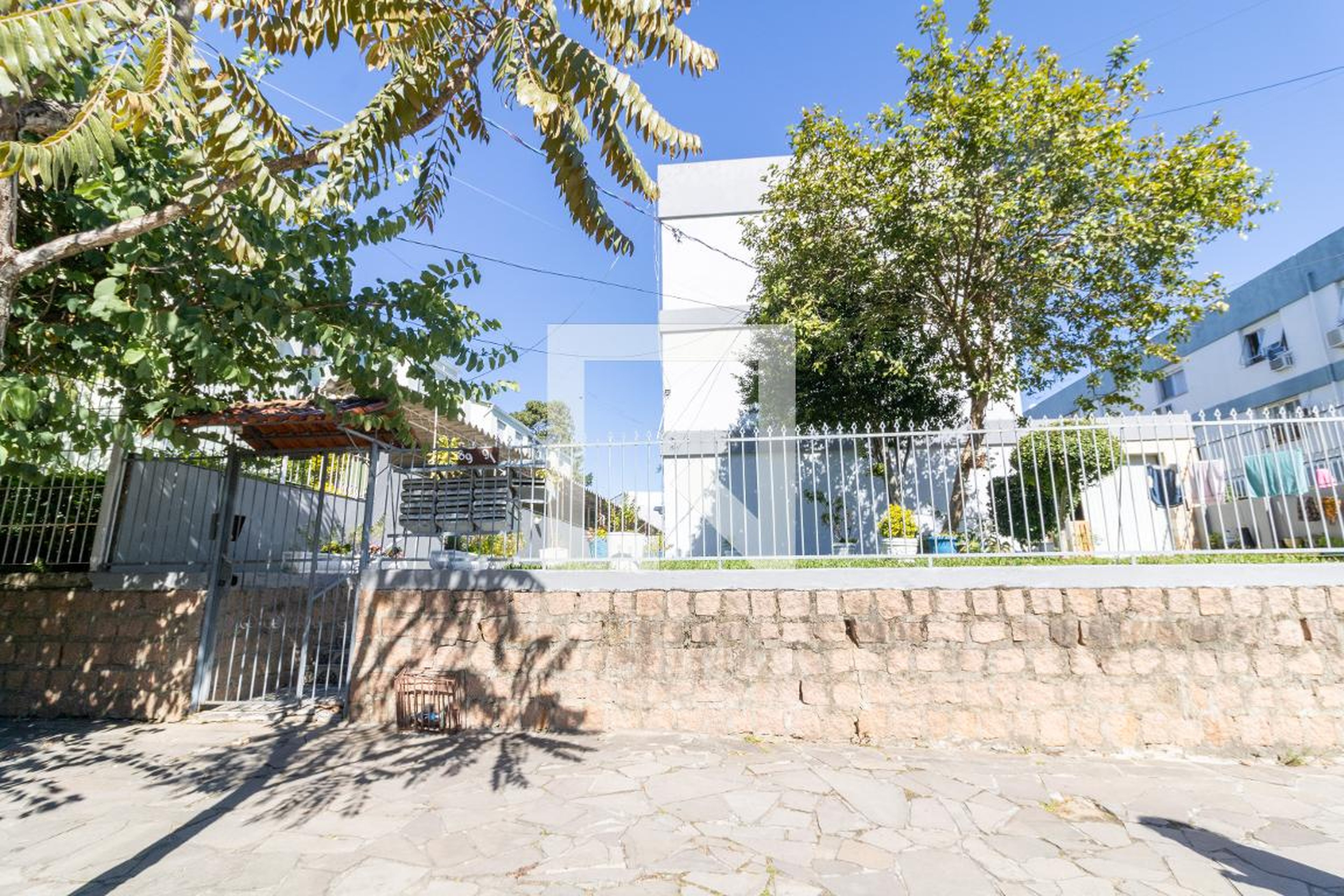 Fachada Condomínio em Rua Coronel Massot, 89