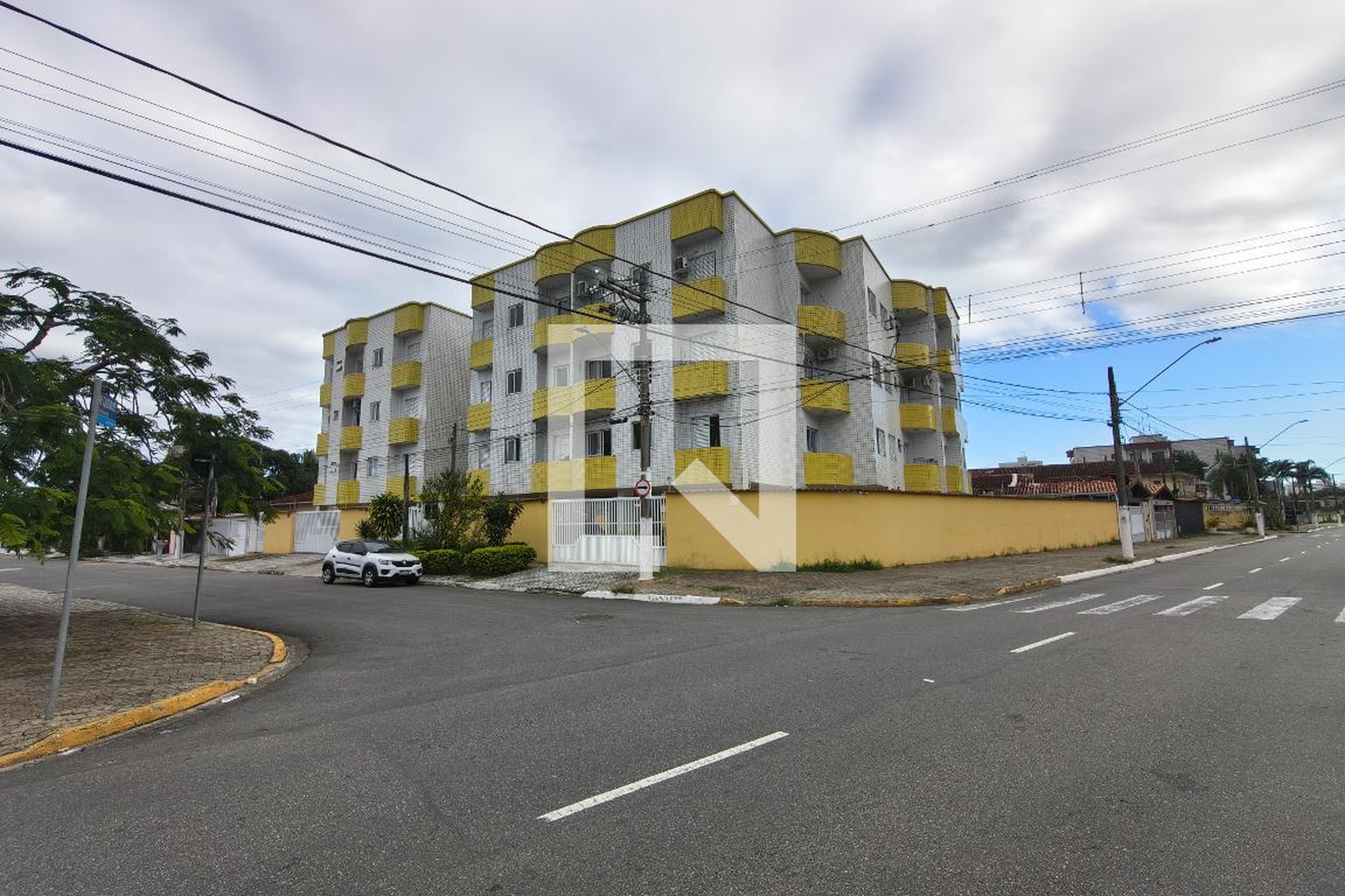 Fachada Condomínio em Rua Eça de Queiroz, 83