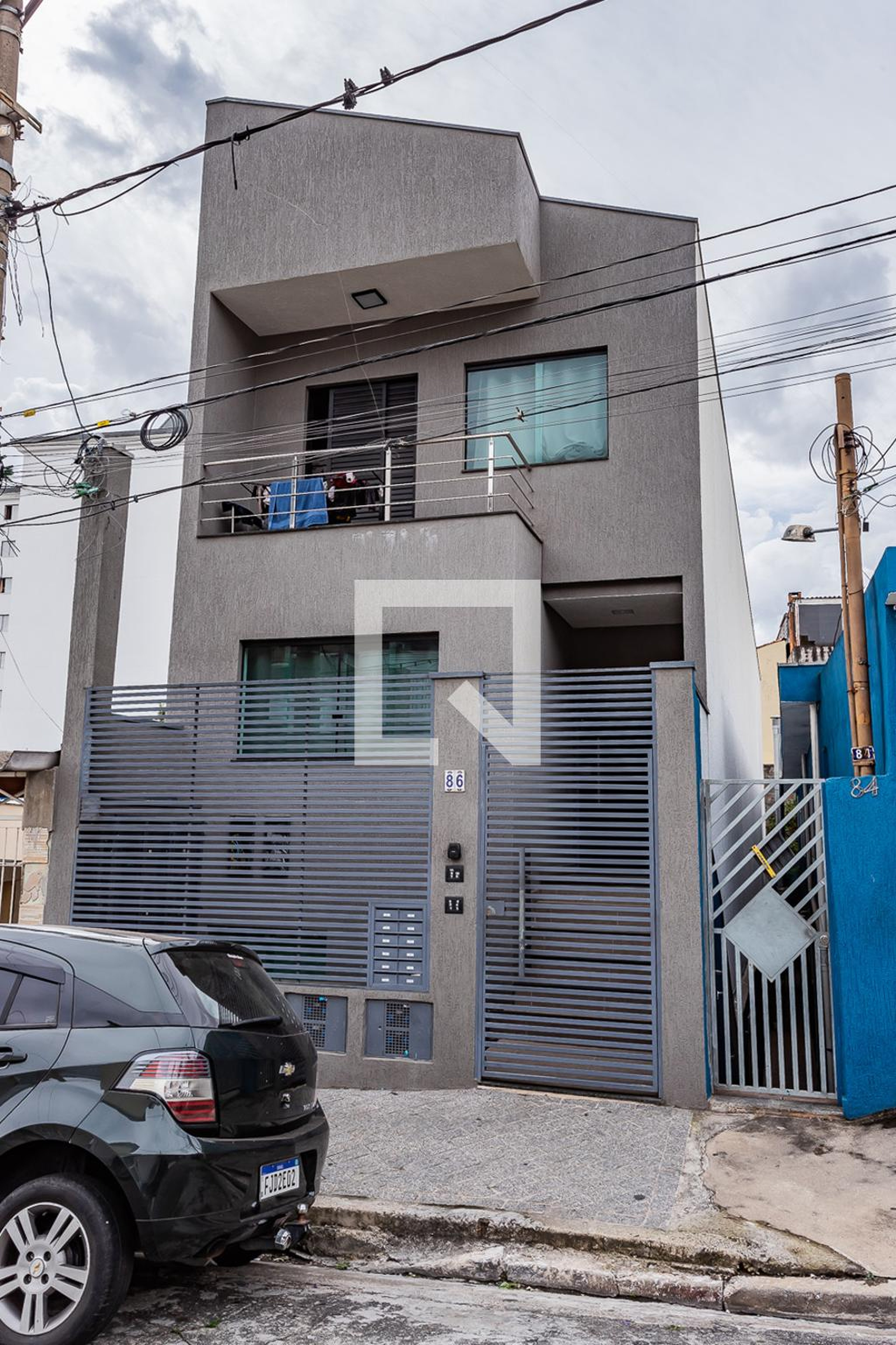 Fachada Condomínio em Rua Clara Parente, 86