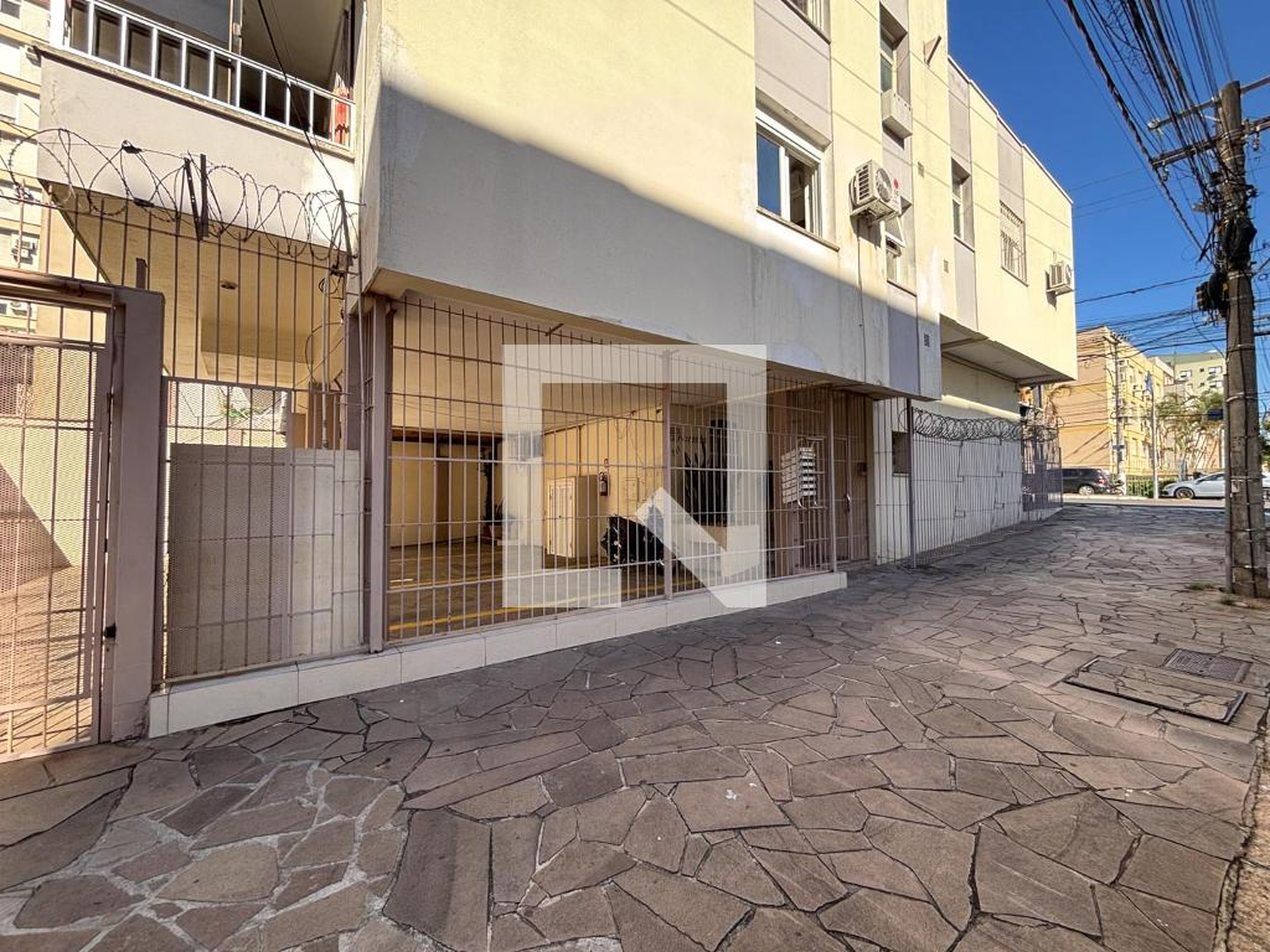 Fachada Condomínio em Rua Dezessete de Junho, 811