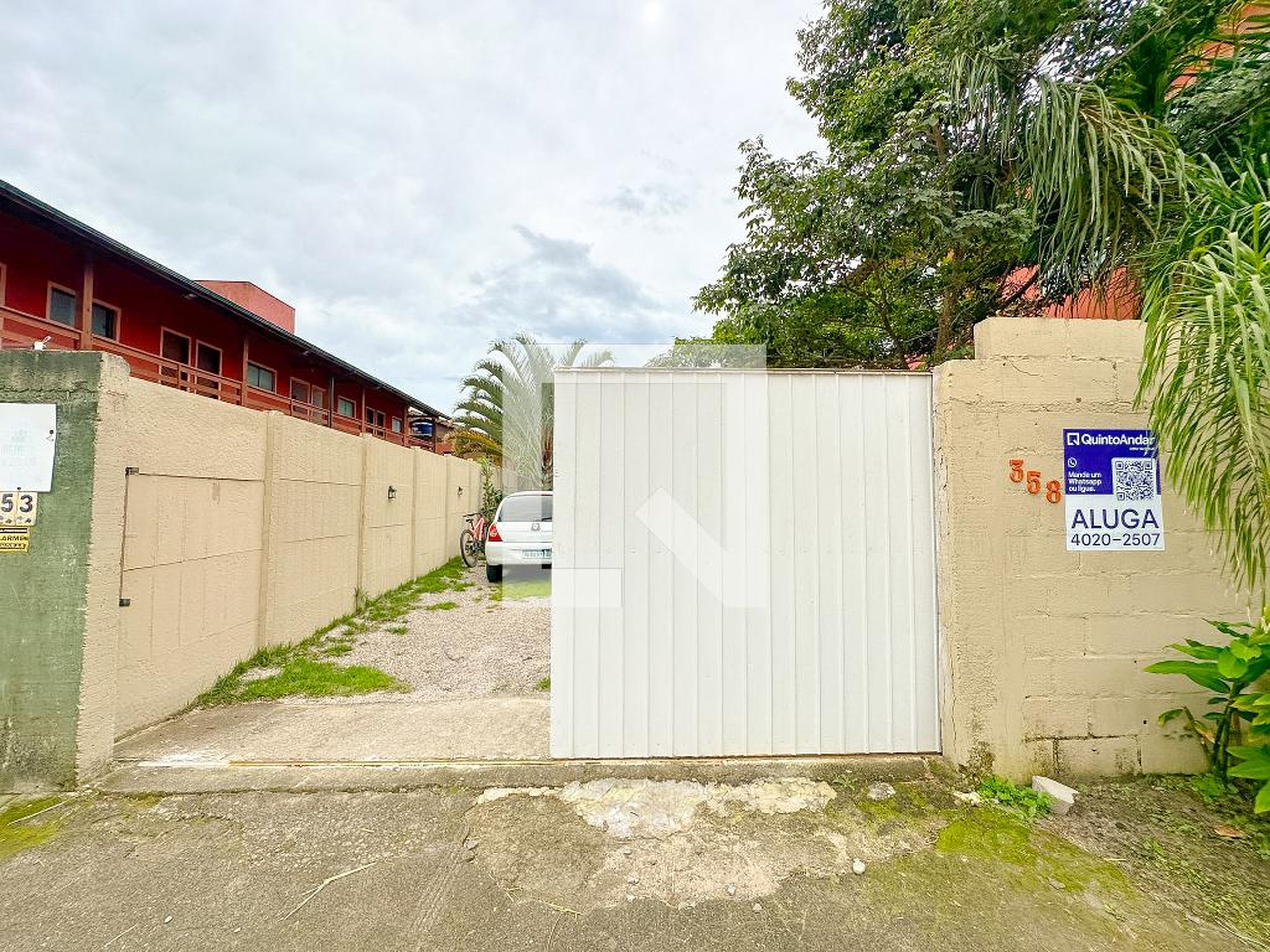 Fachada Condomínio em Servidão Caminho das Orquideas, 358