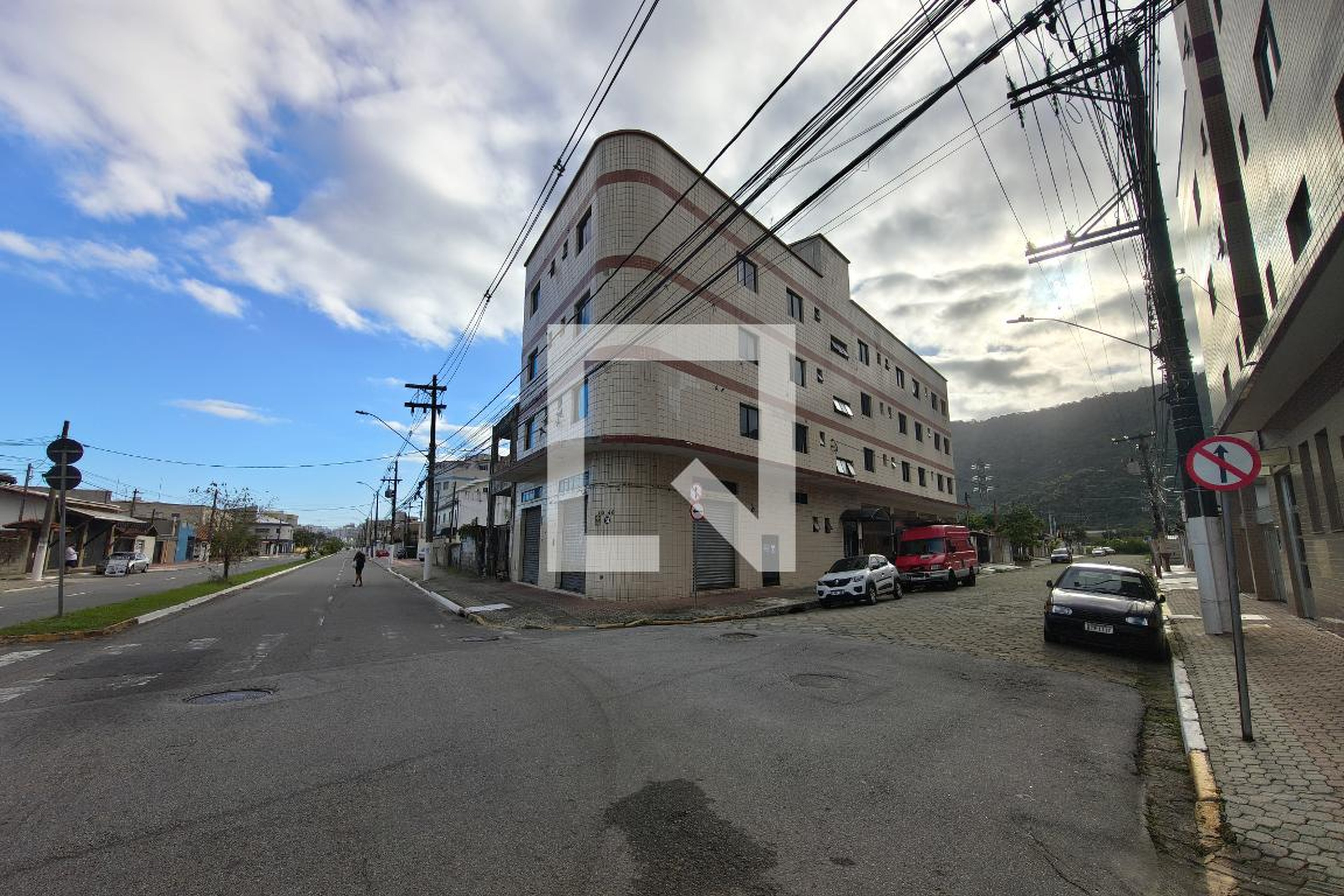 Fachada Condomínio em Rua Francisco Barbosa, 297