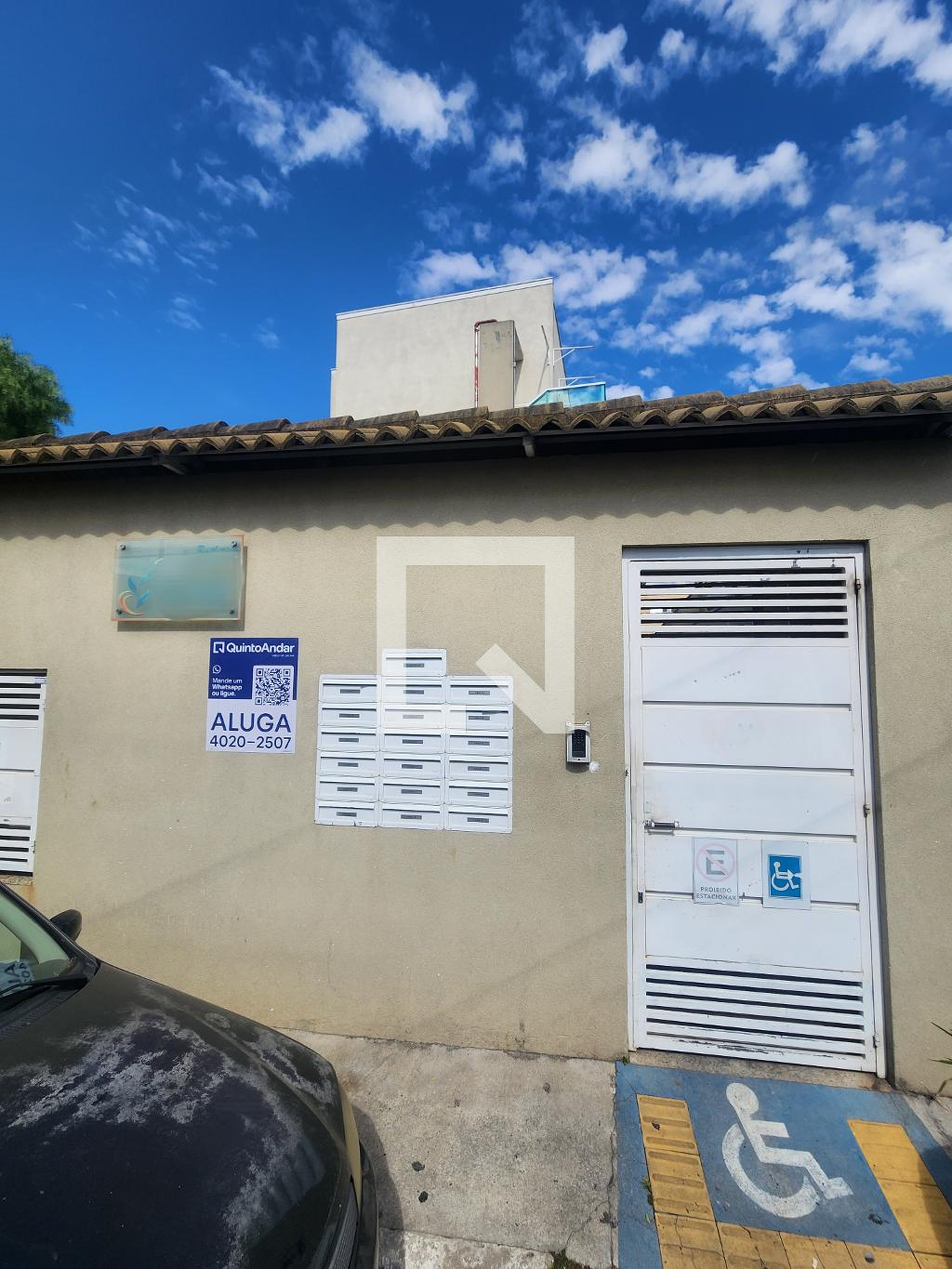 Fachada Condomínio em Avenida Francisco Rodrigues, 260