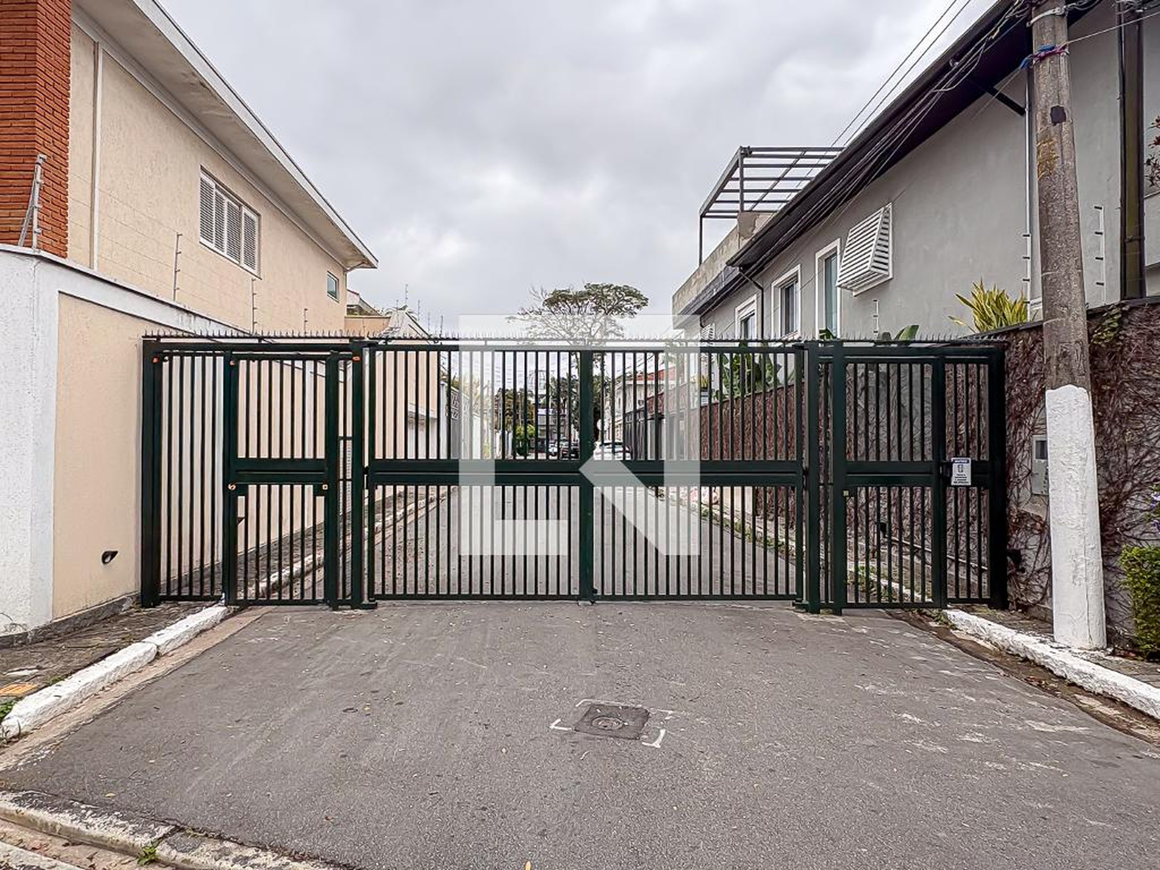 Fachada Condomínio em Rua Edmon Mário Hage, 43