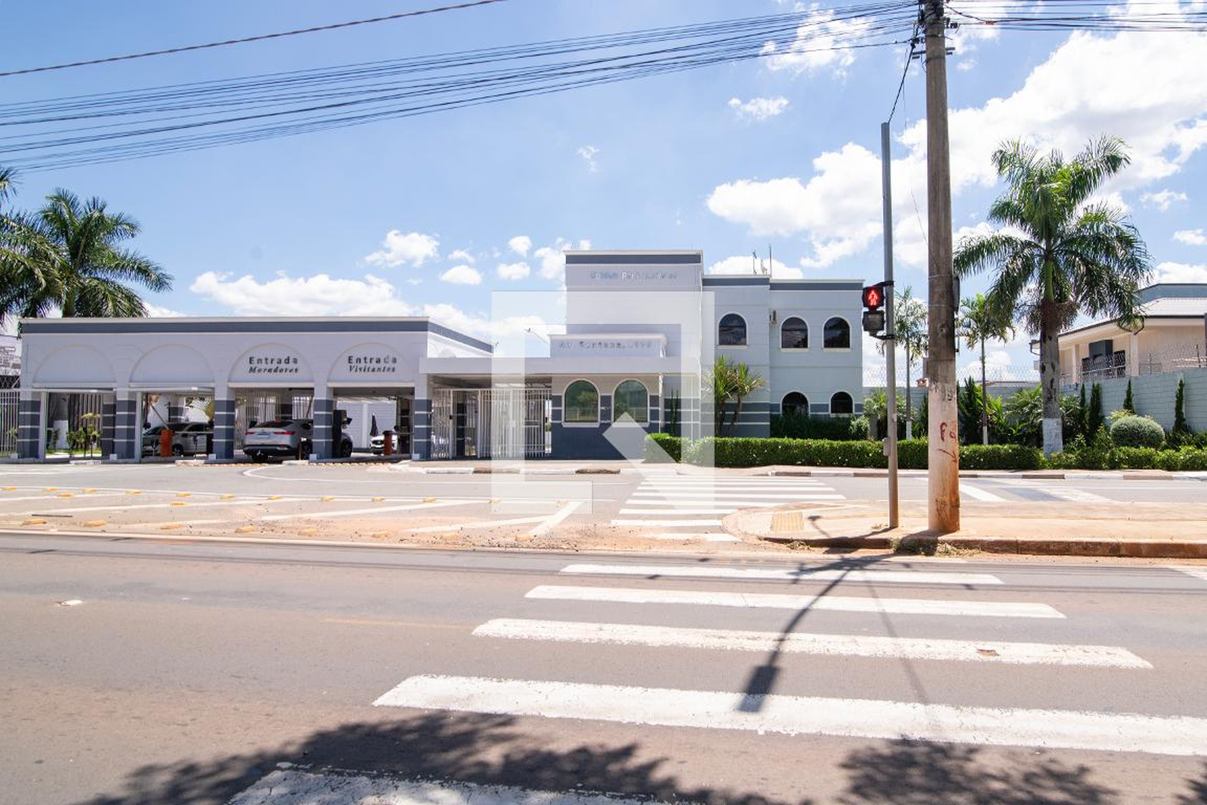 Fachada do Condomínio Condomínio em Rua Dubai, 95