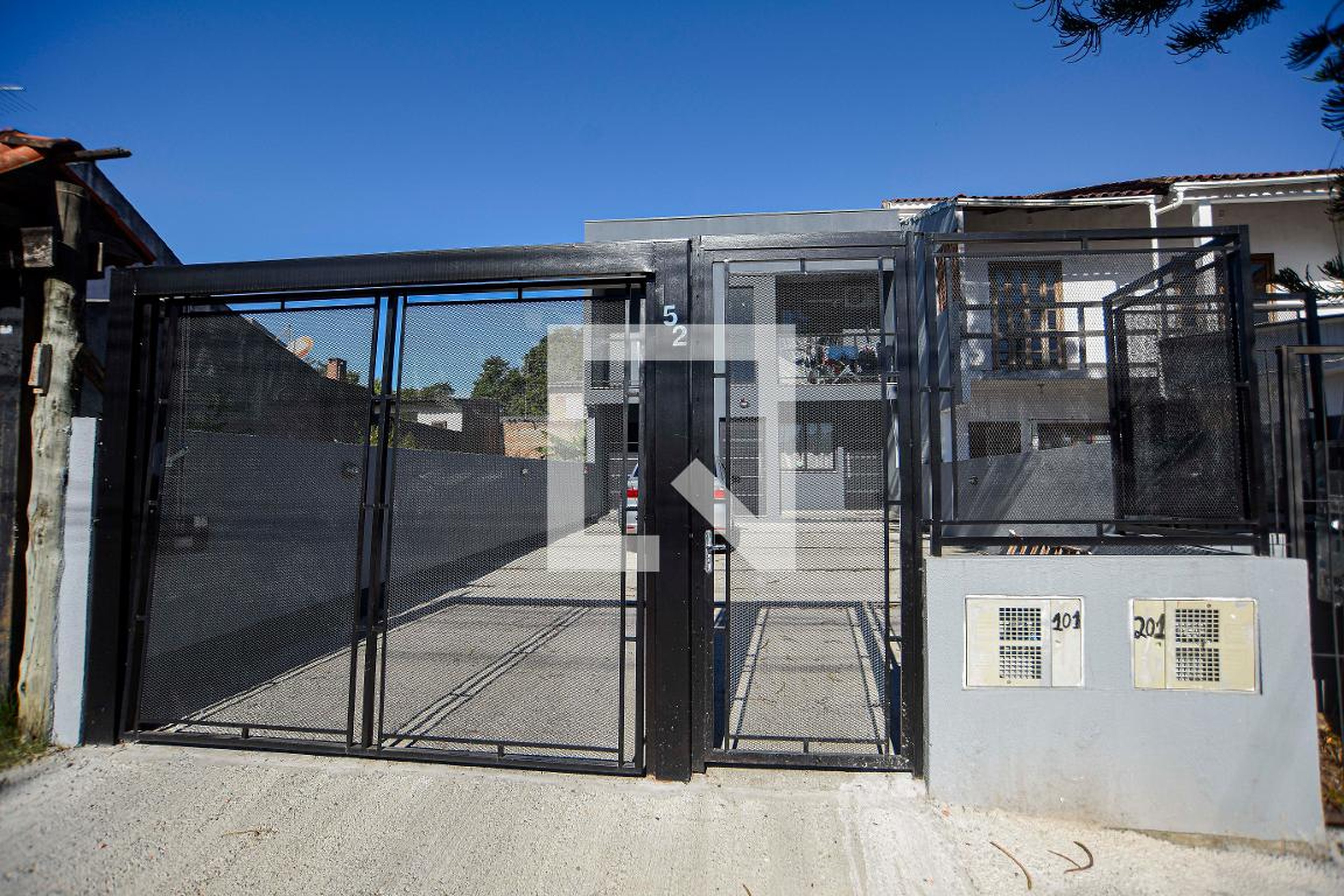 Fachada Condomínio em Rua Antônio Carlos Jobim, 152