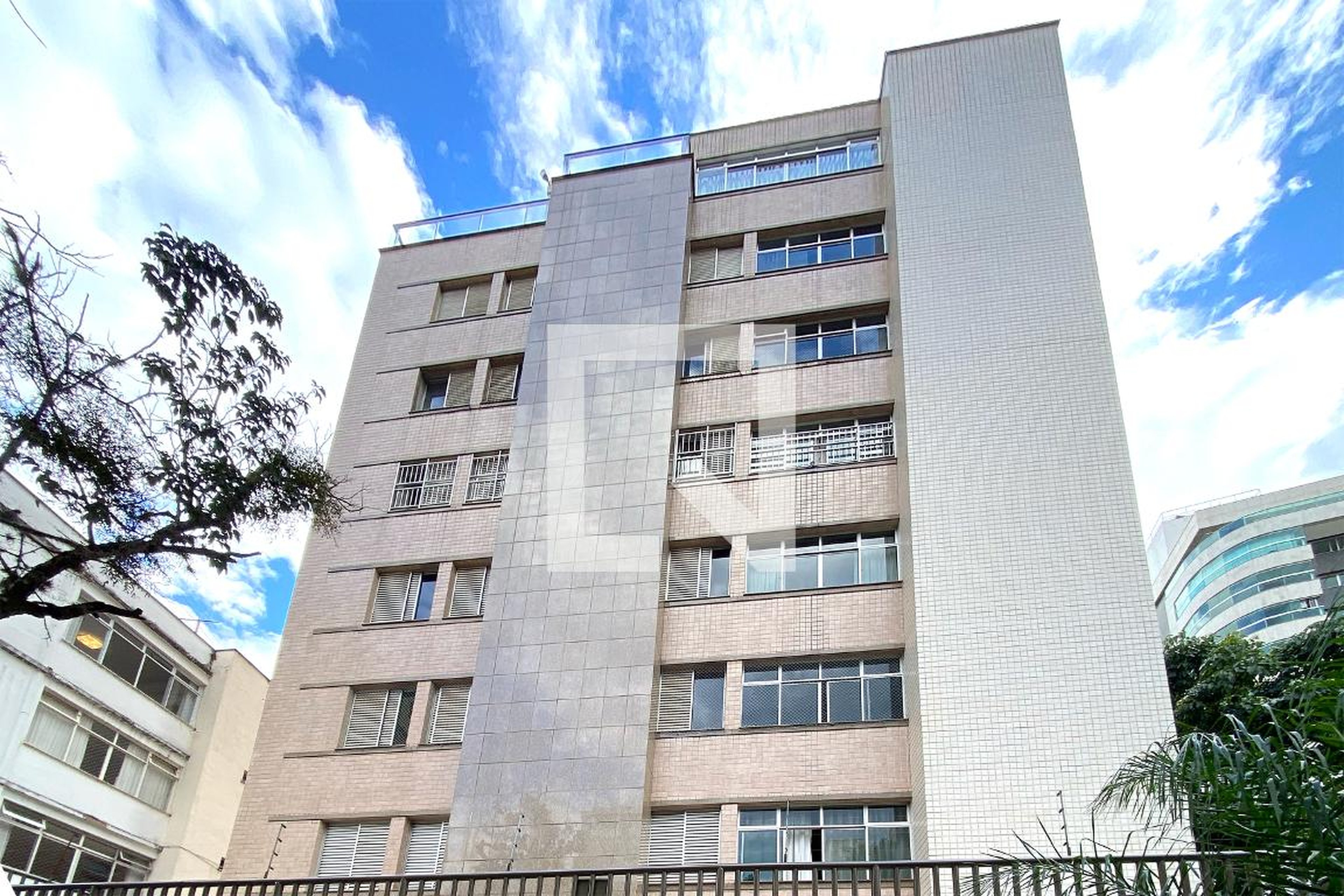 Fachada Condomínio em Rua Turibaté, 20