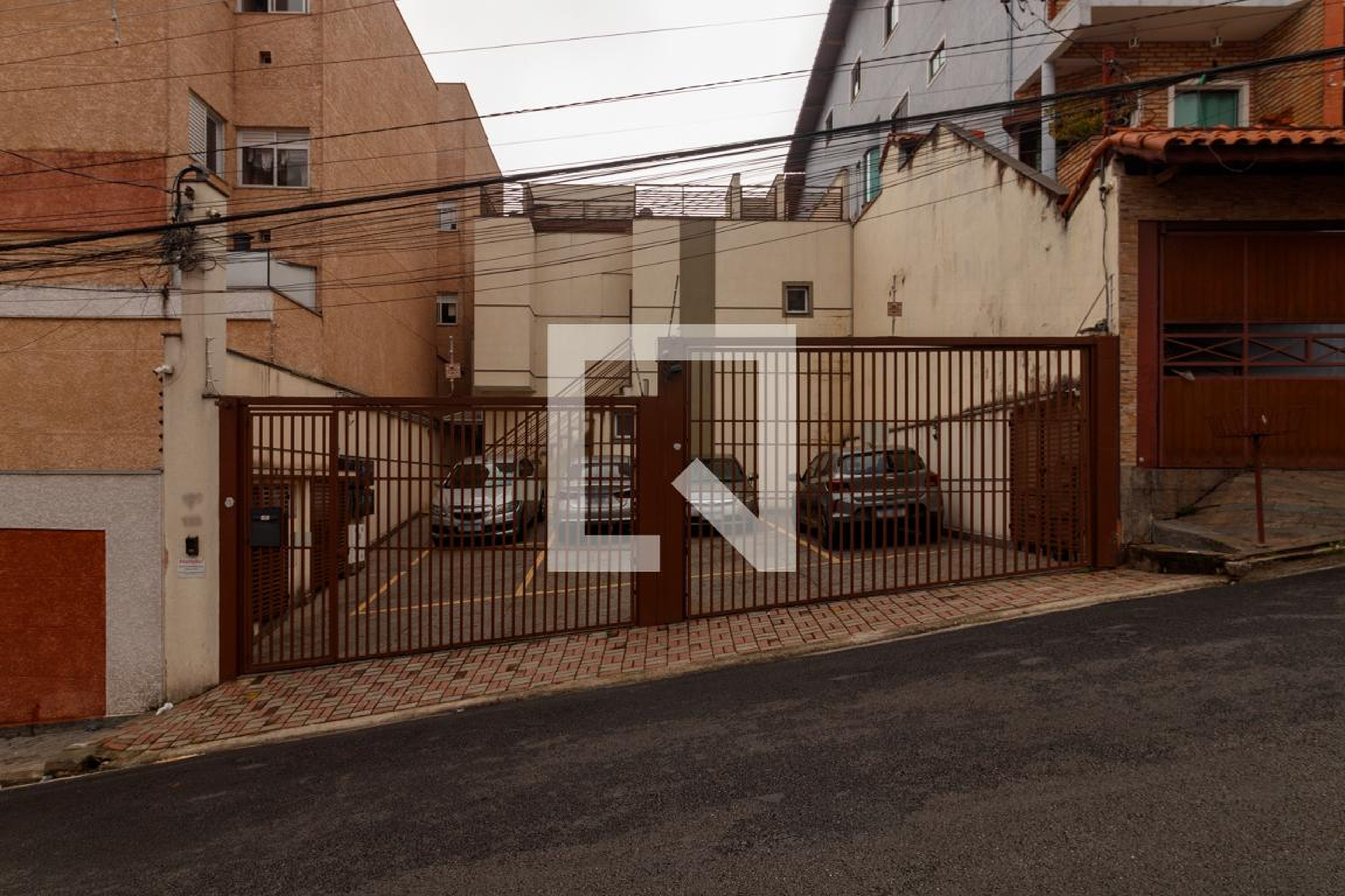 Fachada Condomínio em Rua Enótria, 133