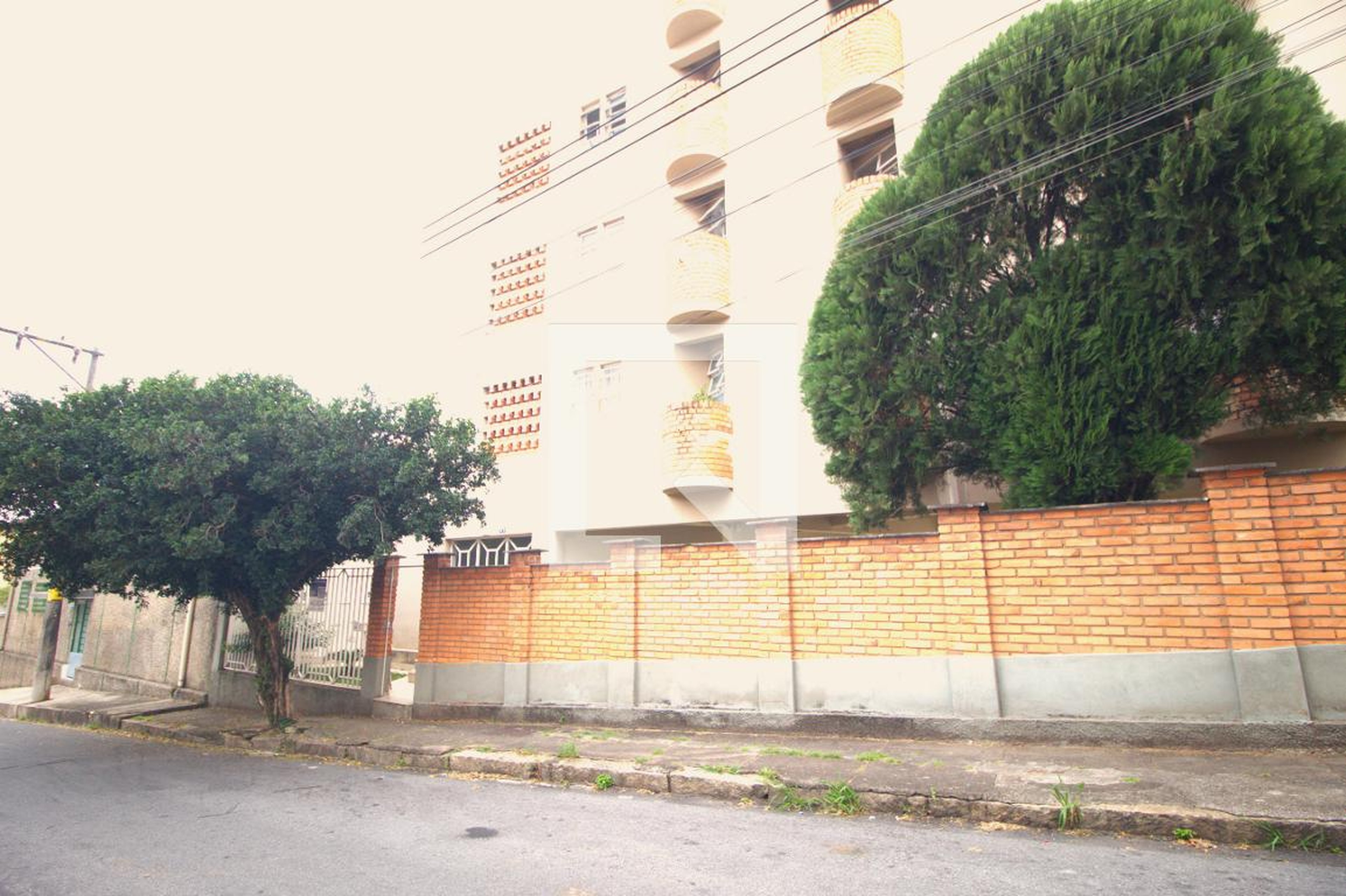 Fachada do Prédio Condomínio em Rua Pedra Bonita, 279