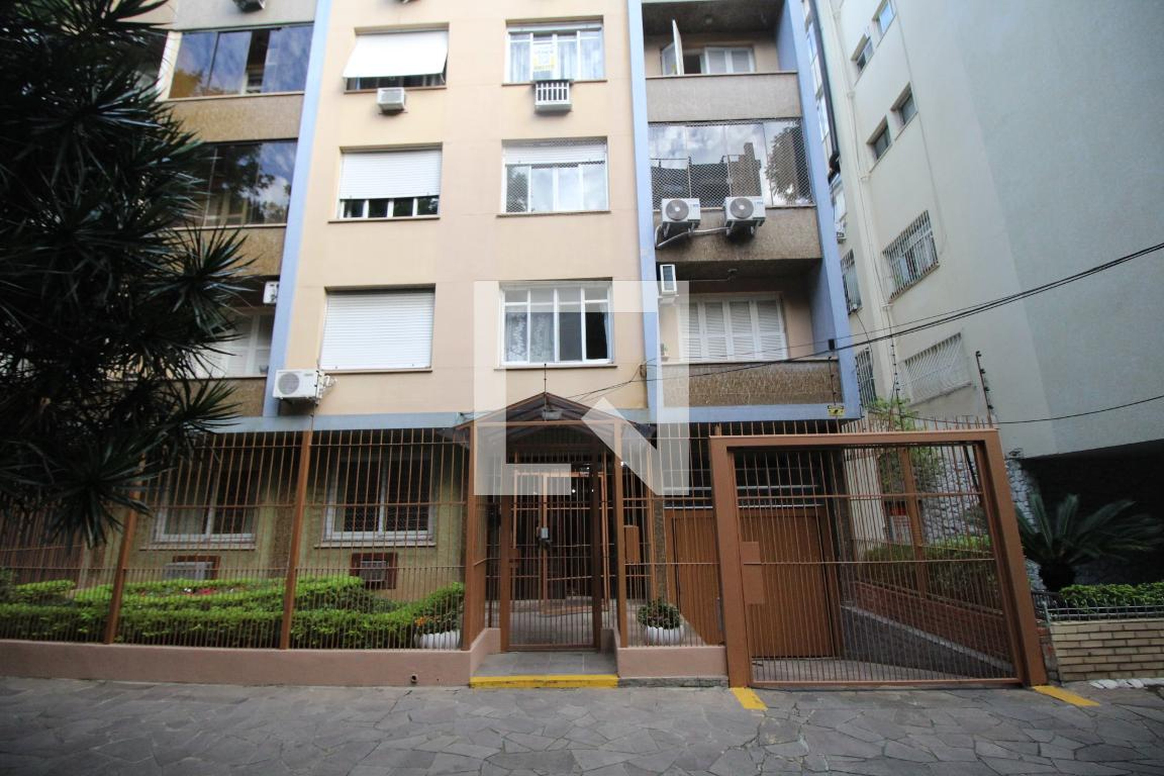 Fachada Condomínio em Rua Castro Alves, 33