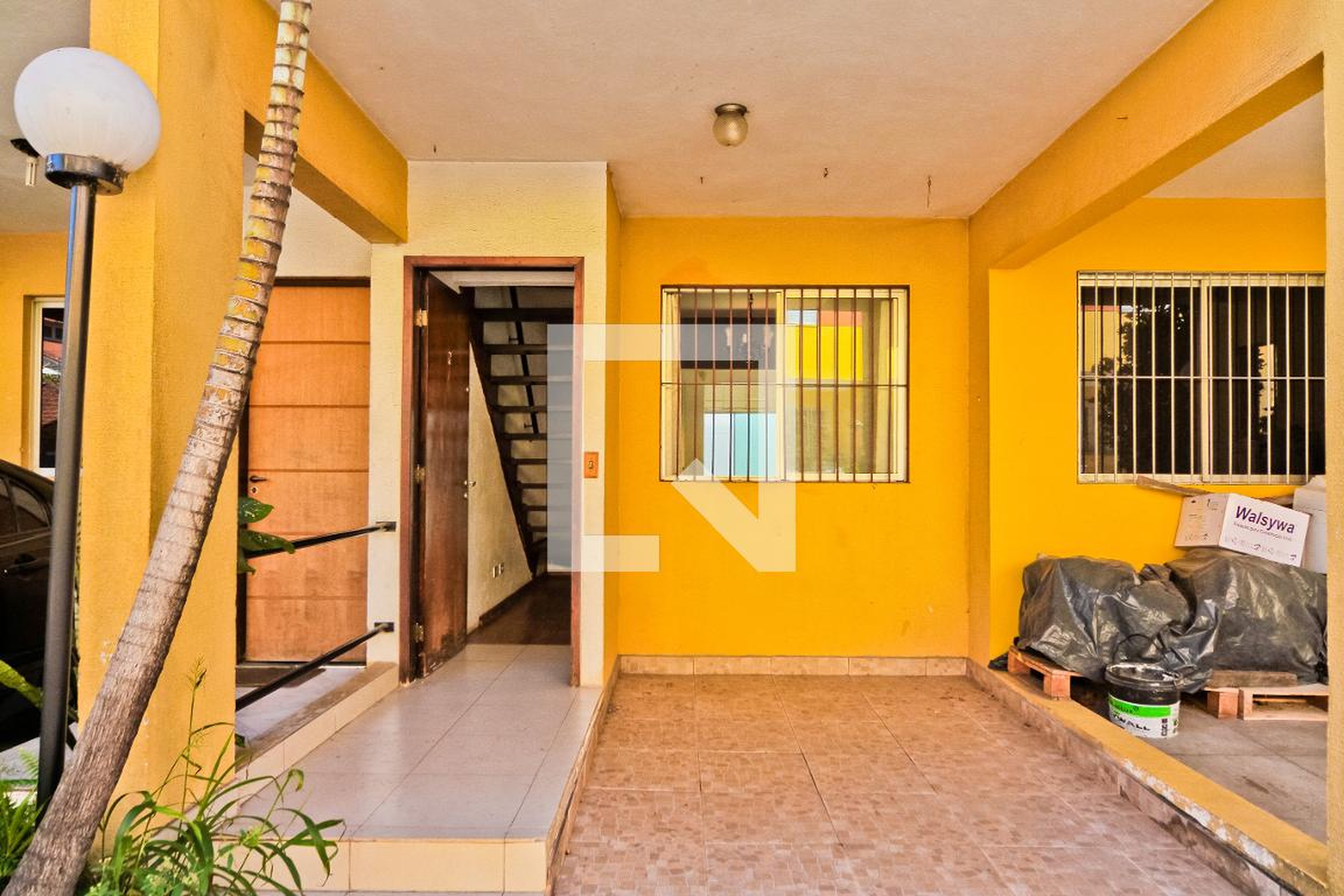 Fachada Condomínio em Rua Elvira Hidalgo, 3