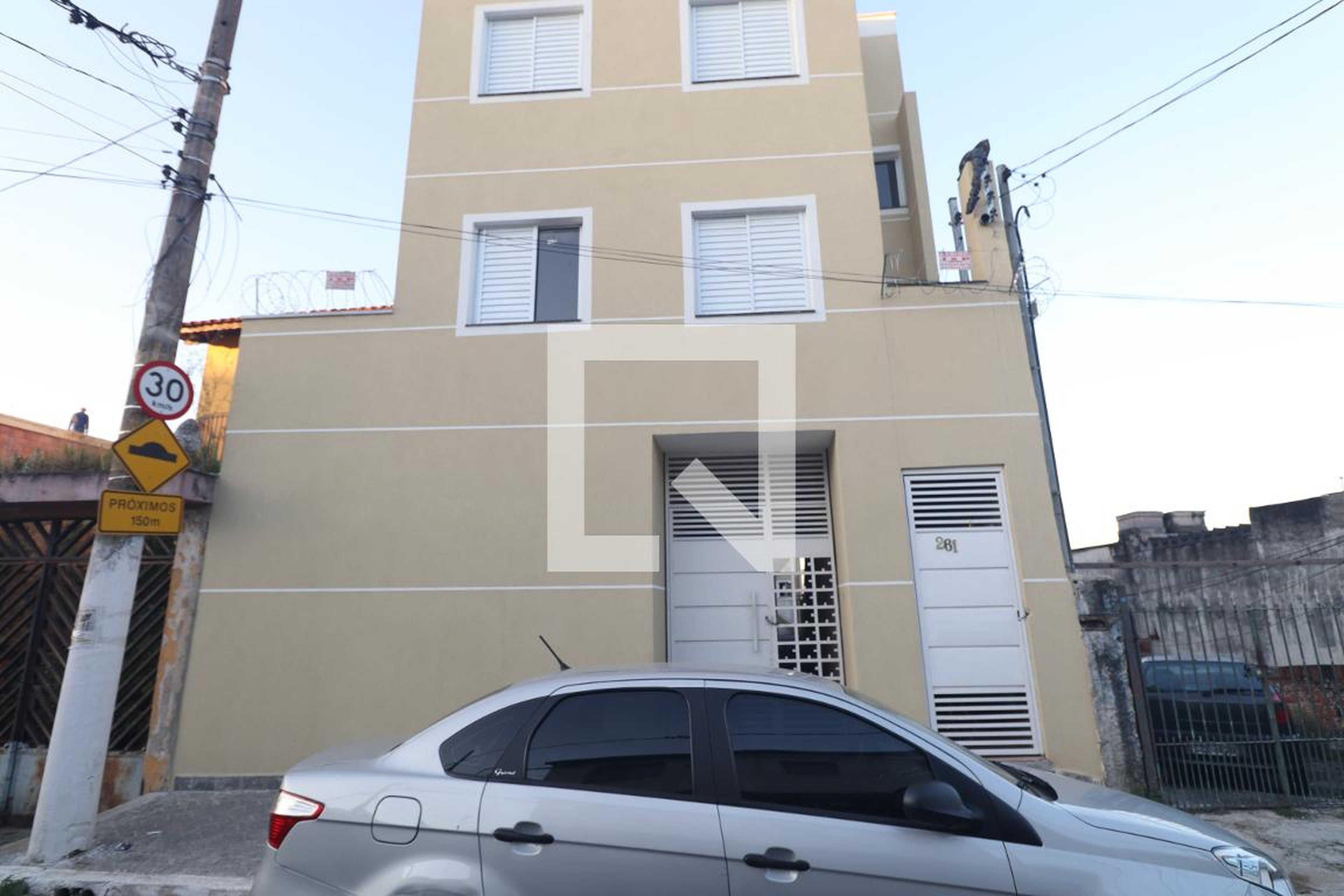 Fachada Condomínio em Rua Filadelfo Gouveia Neto, 261