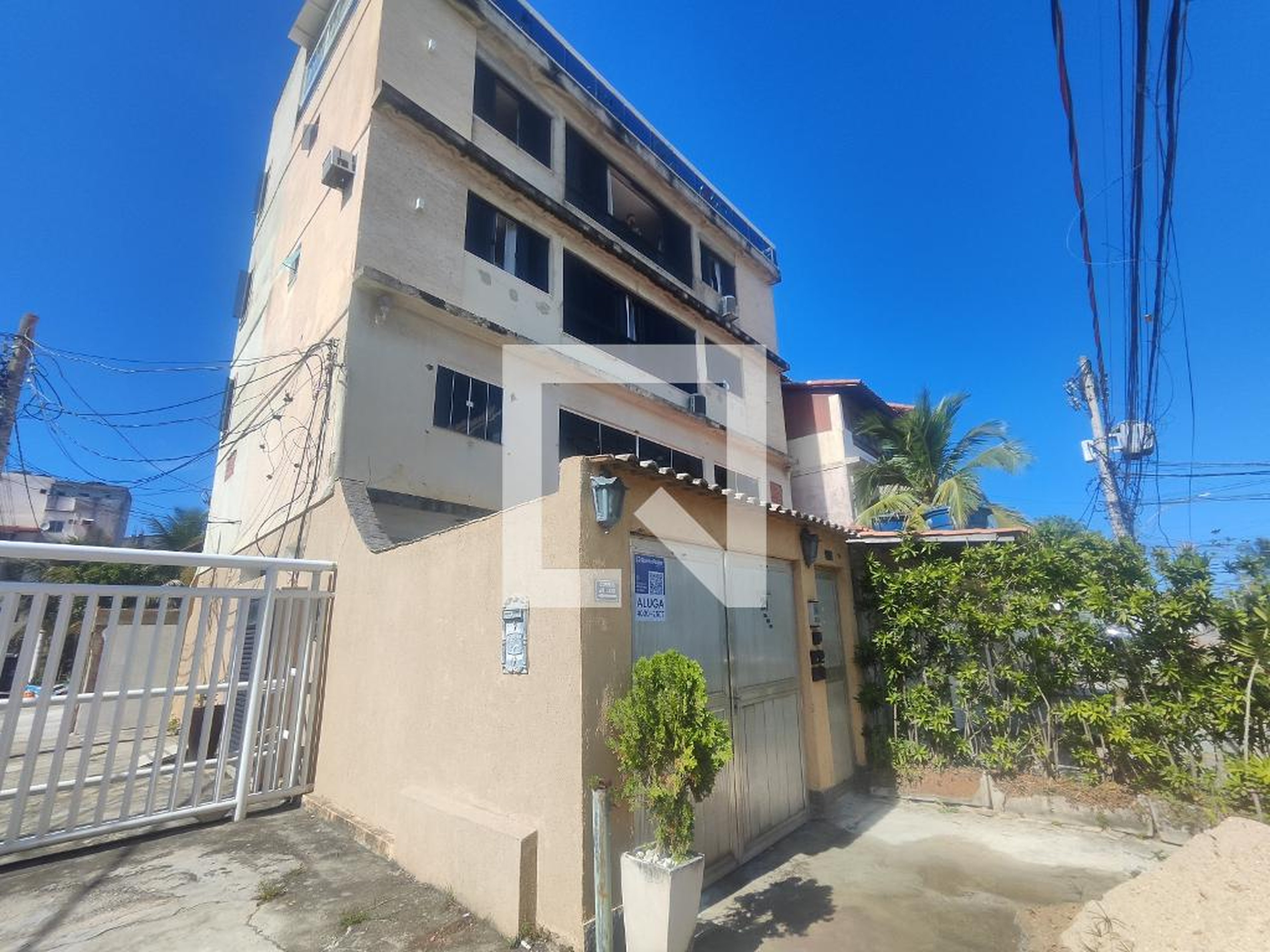 Fachada Condomínio em Rua Dois W, 21