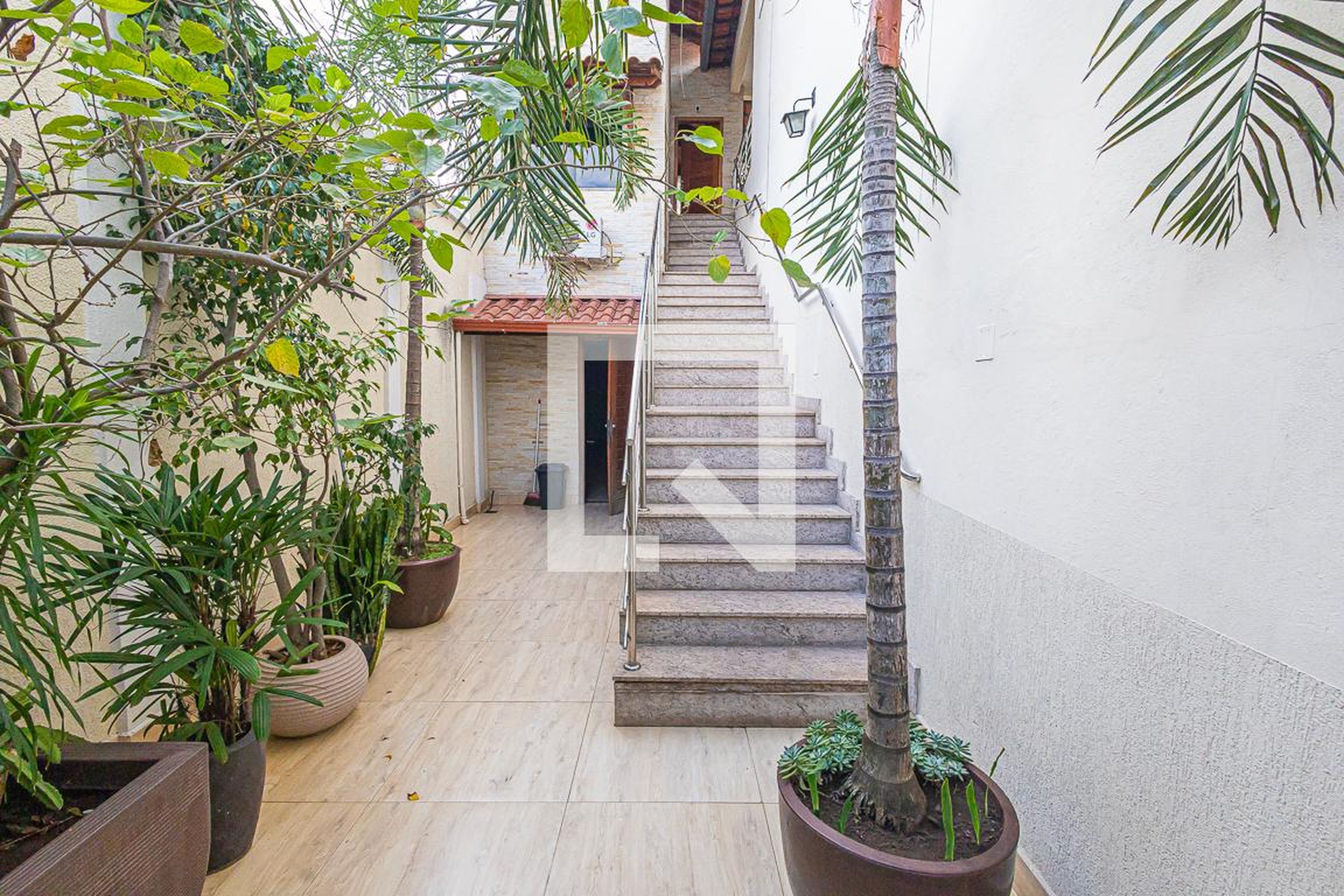 hall de entrada Condomínio em Rua José Lima de Almeida, 112
