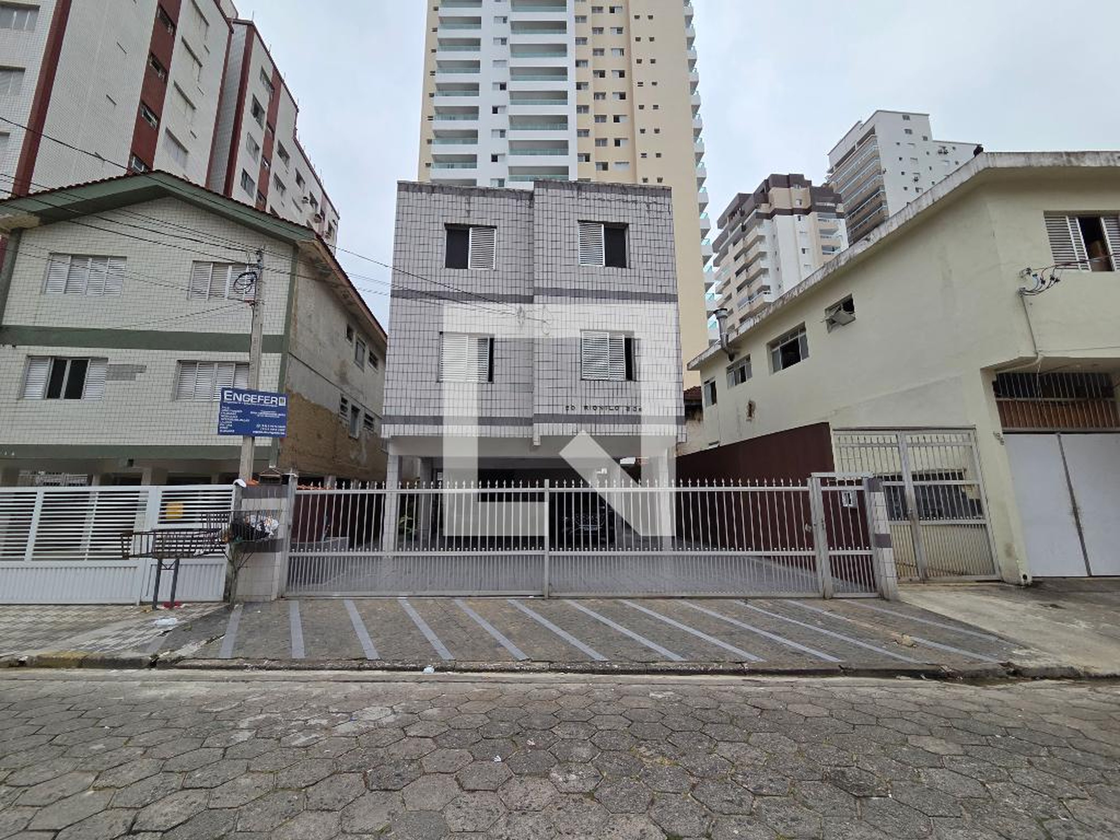 Fachada Condomínio em Rua Pedro Álvarez Cabral, 206