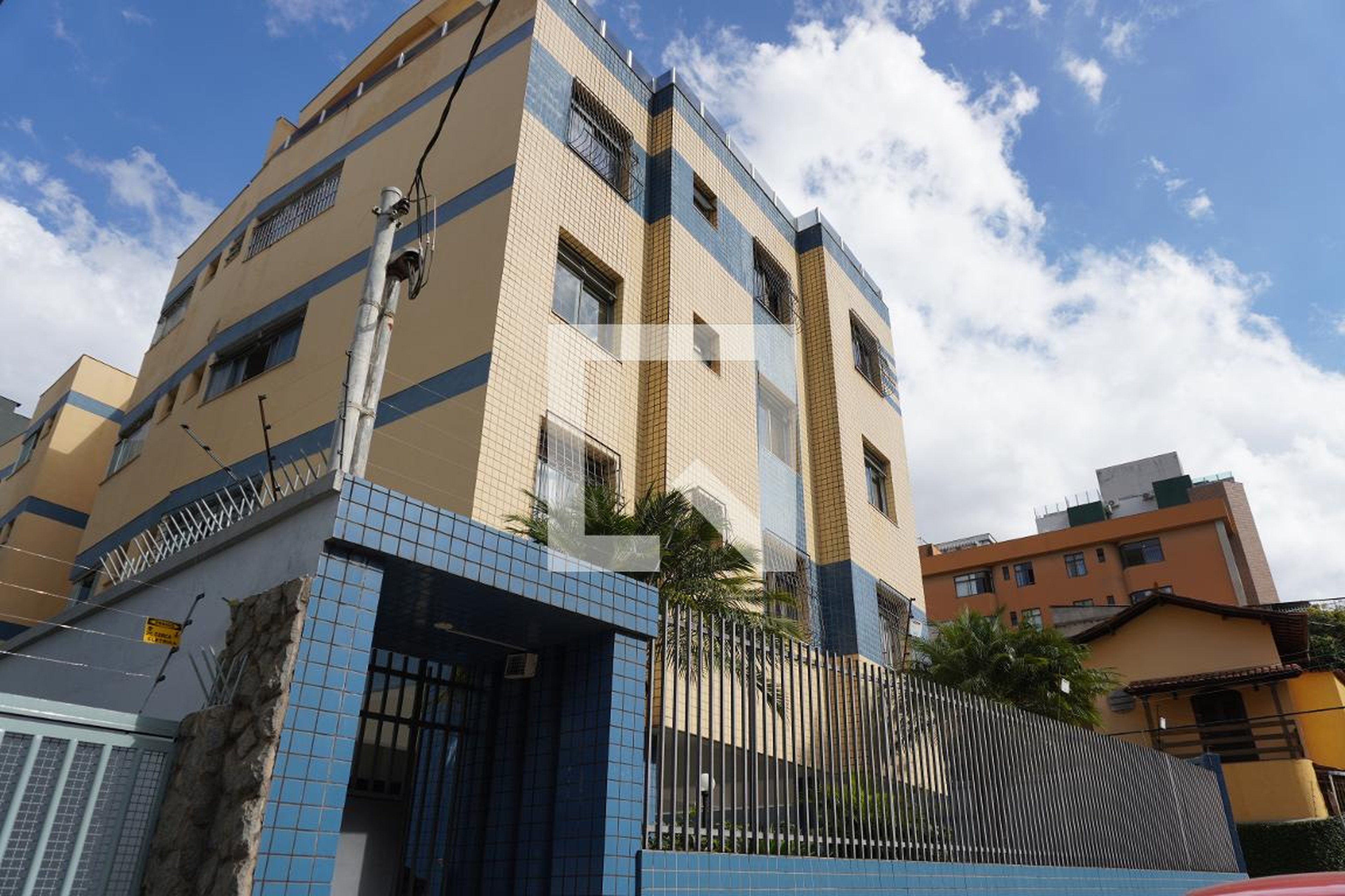 Fachada do Prédio Condomínio em Rua Professora Maria Carolina Campos, 145