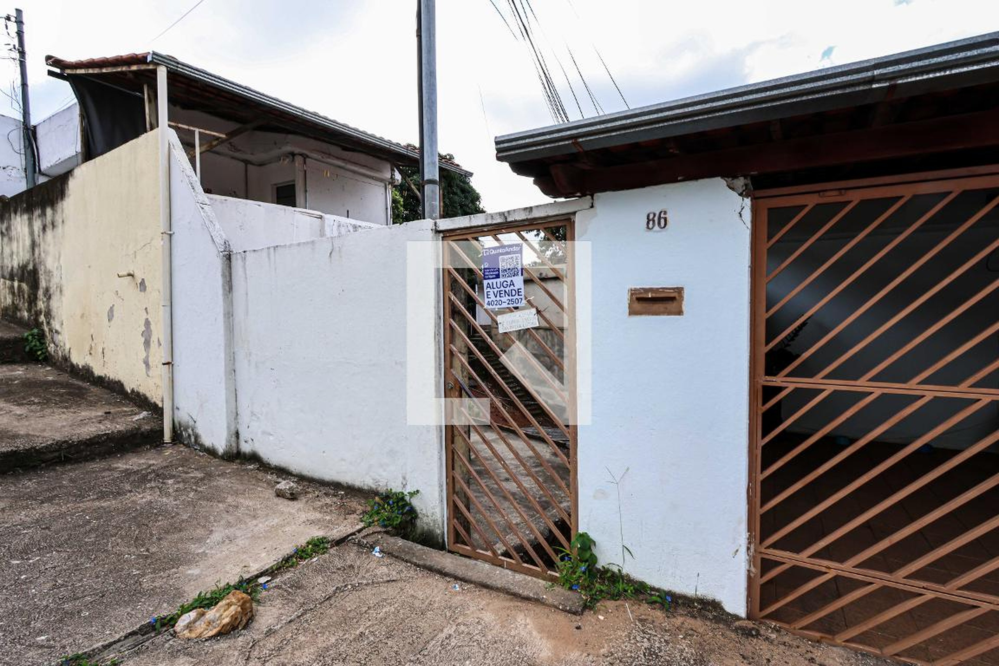 Fachada Condomínio em Rua Abrahão João, 86
