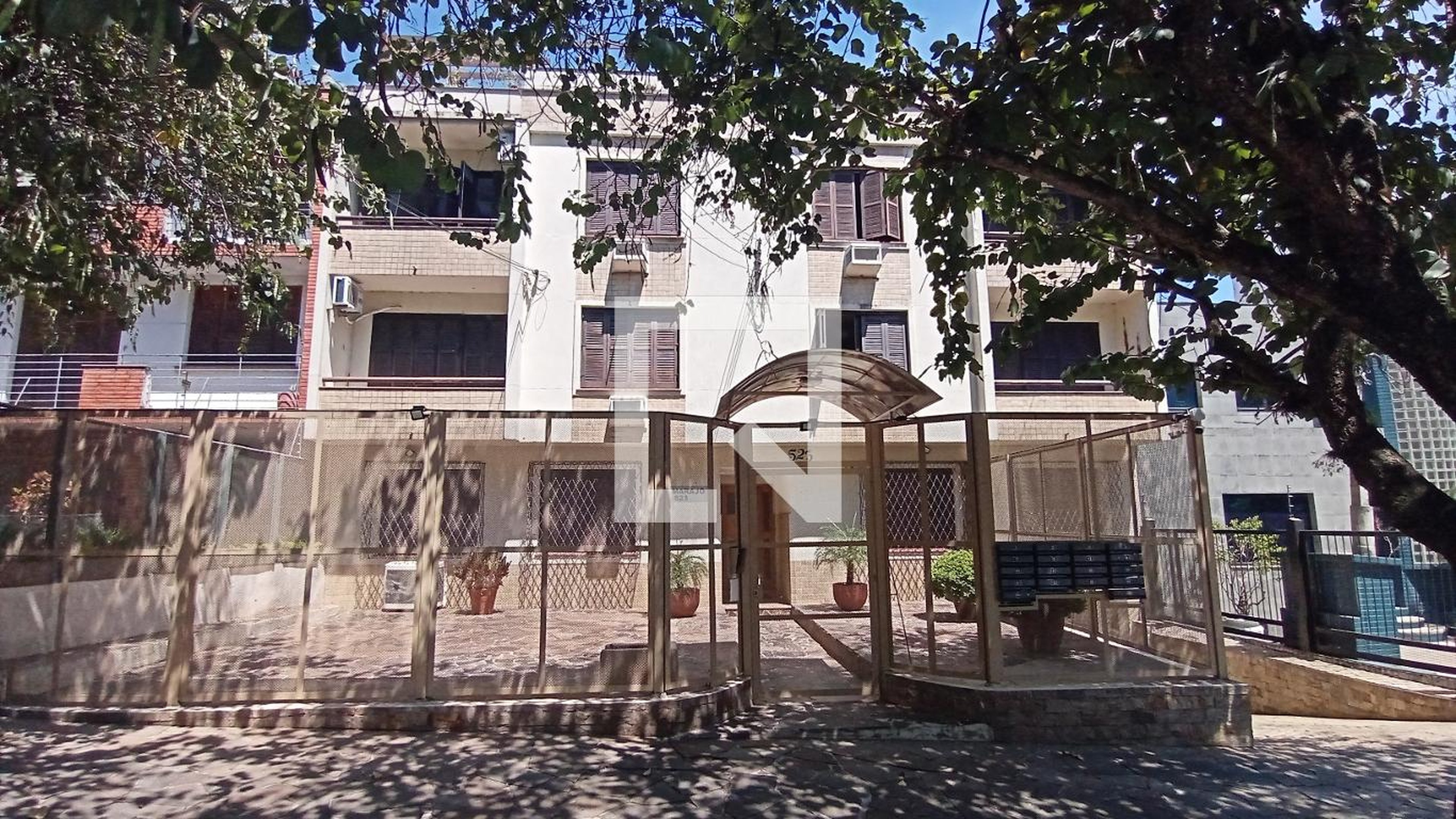 Fachada Condomínio em Rua Coronel Corte Real, 523