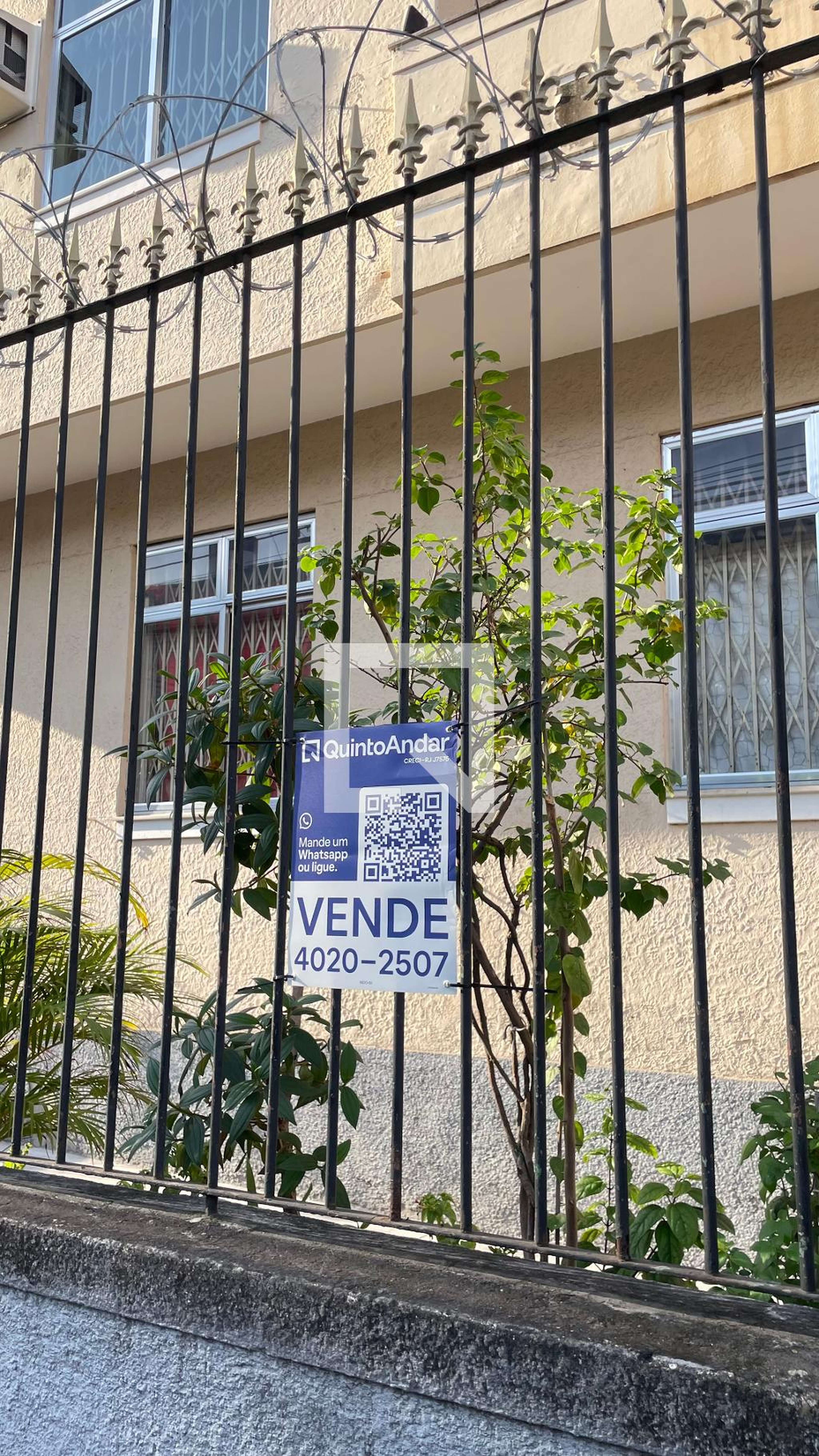 Fachada Condomínio em Rua do Bispo, 140