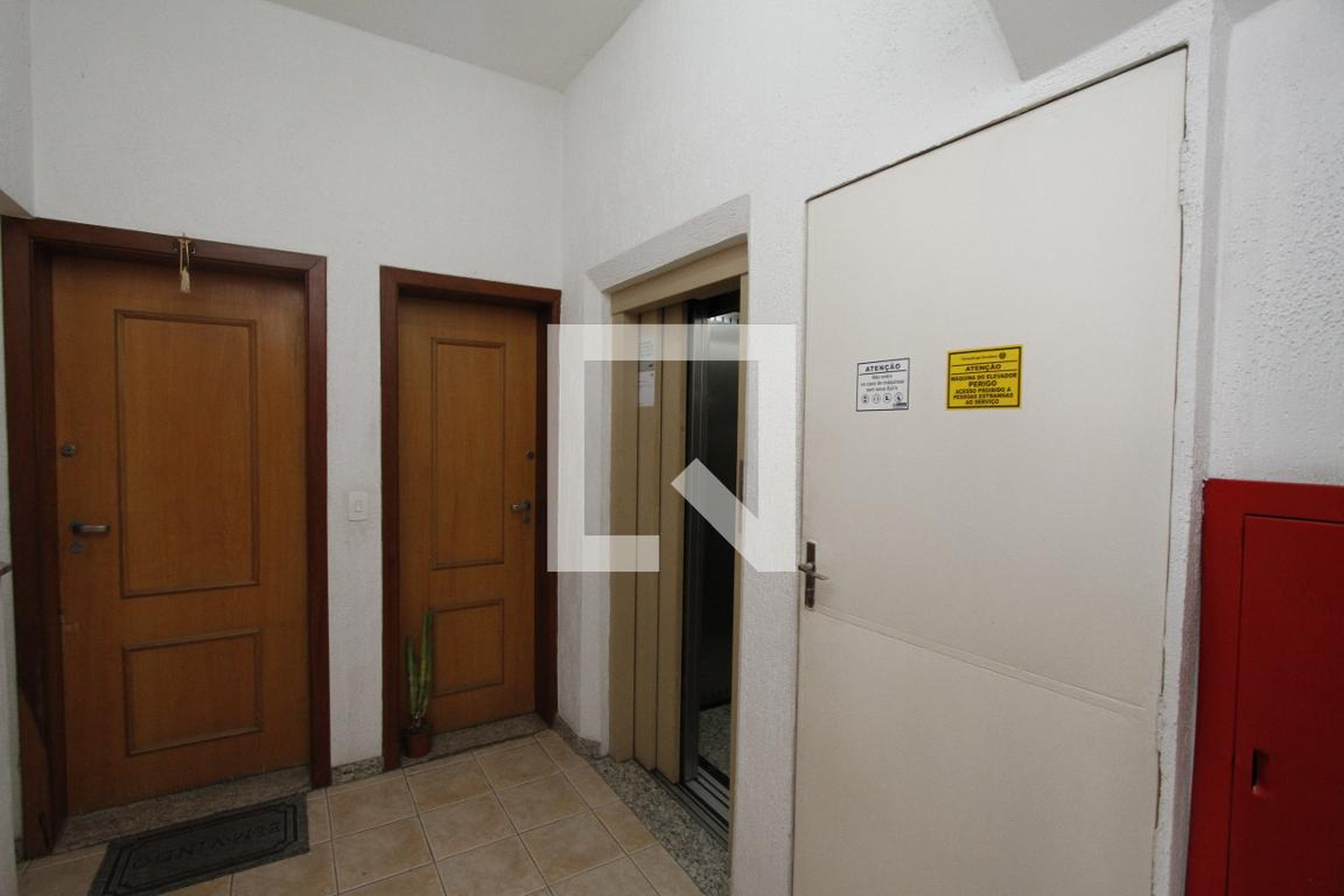 elevador - Edifício Mônaco
