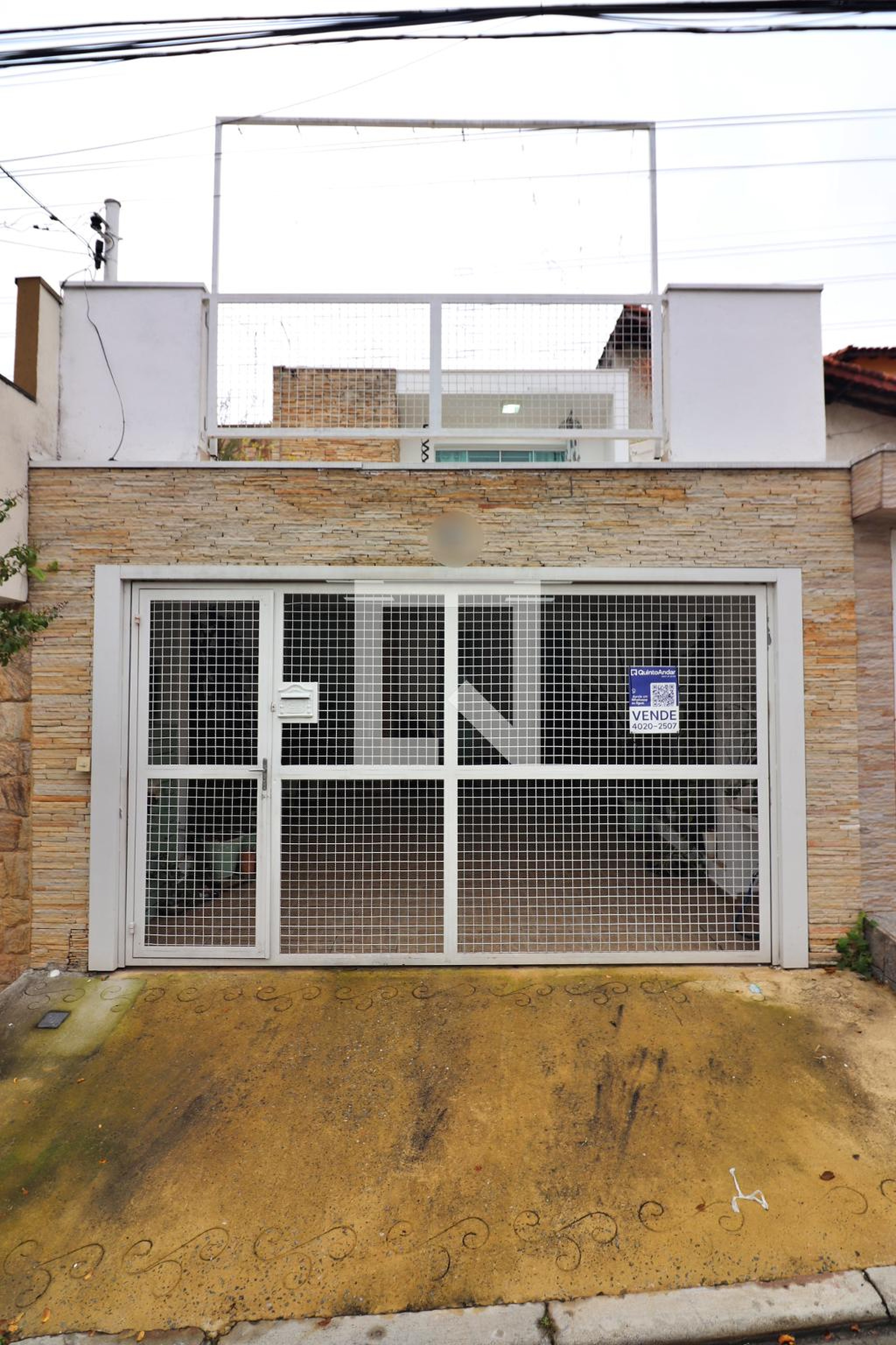 Fachada Condomínio em Rua Jorge Rosa, 37
