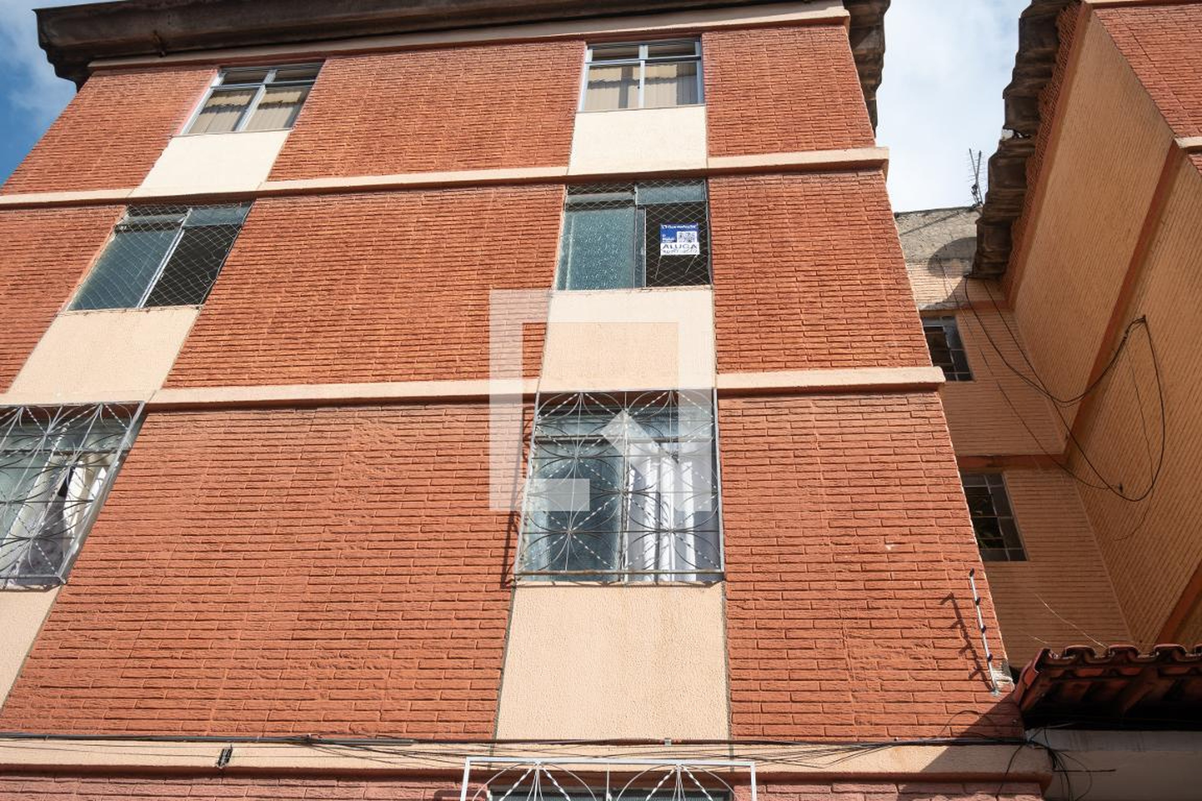 Fachada Condomínio em Rua Joviano Camargos, 72