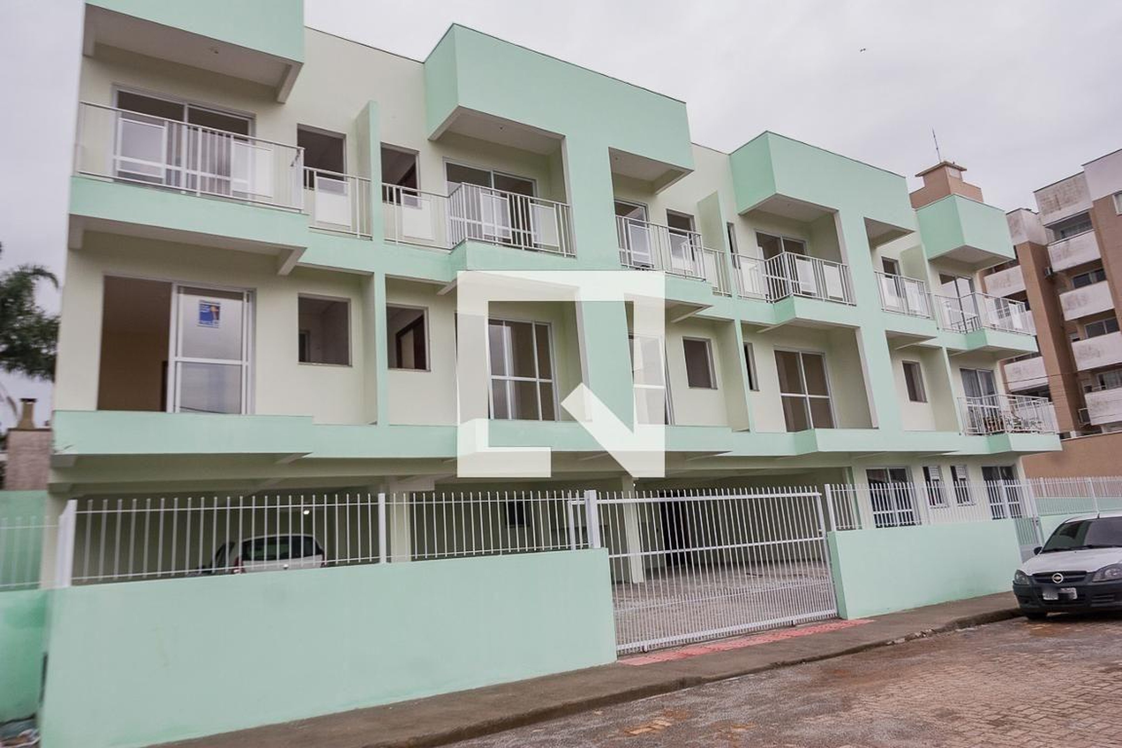 Fachada Condomínio em Rua Maria Degrandis, 9