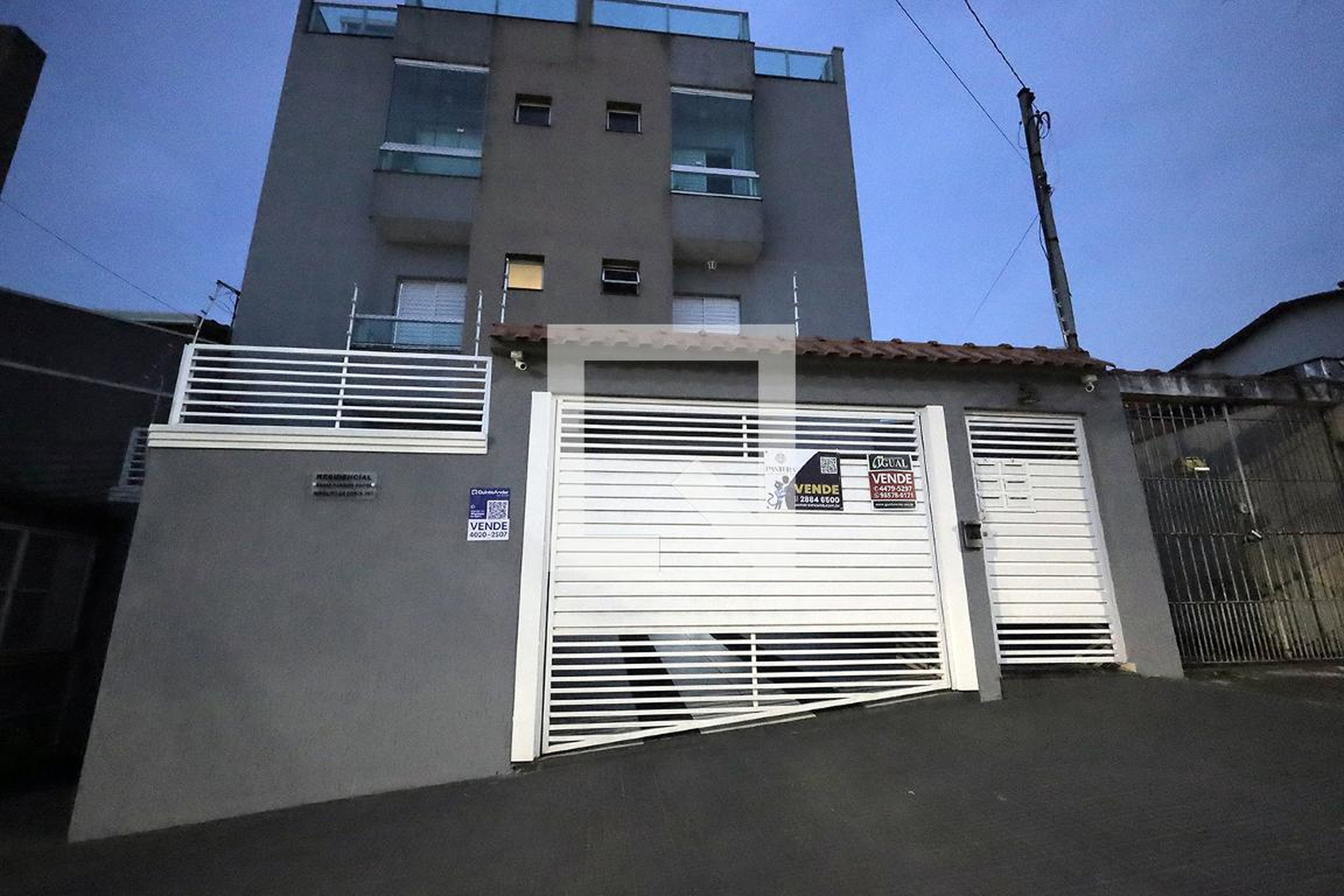 Fachada Condomínio em Rua Hipólito da Costa, 360