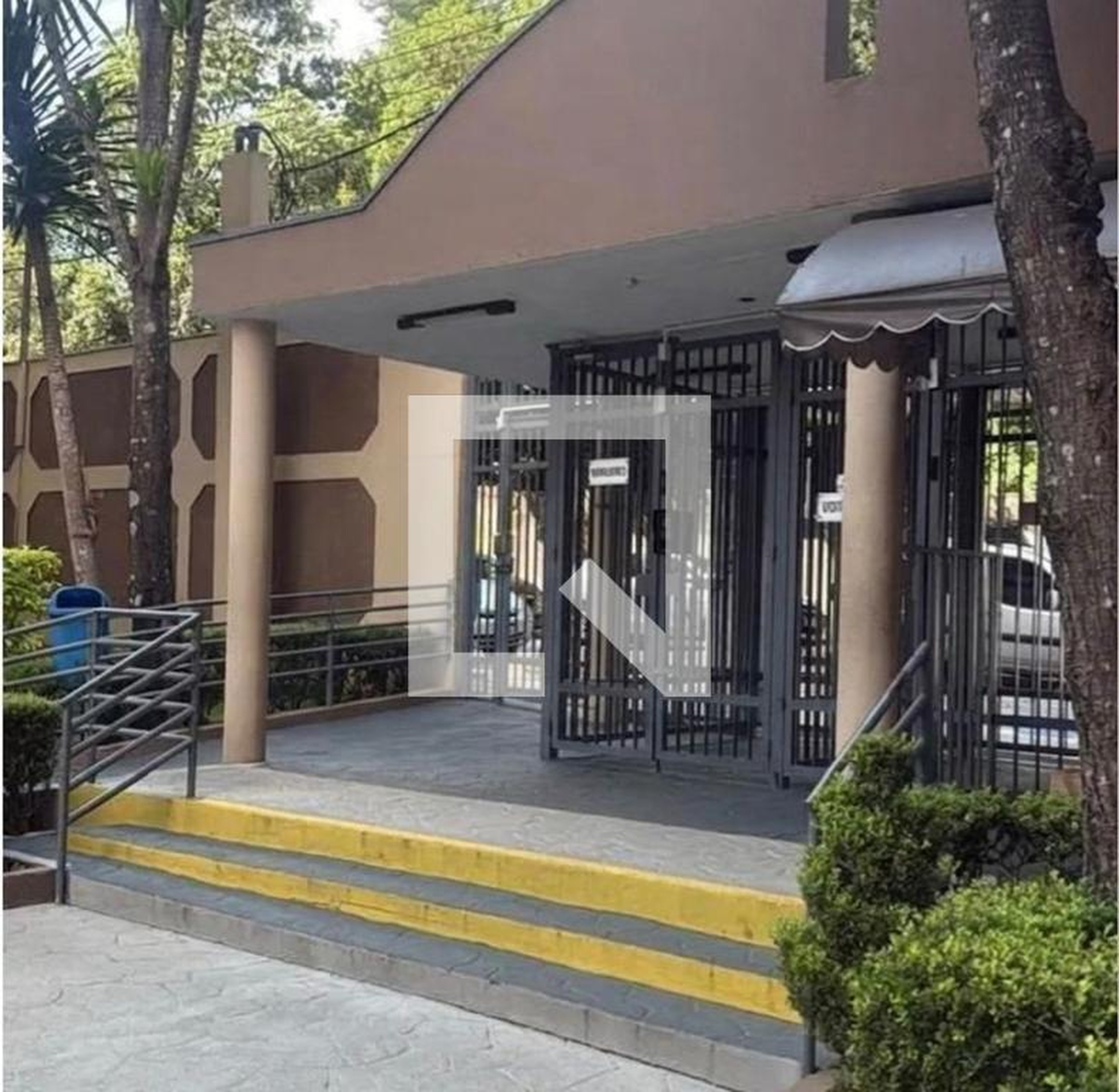 Fachada Condomínio em Rua Demerval da Fonseca, 351