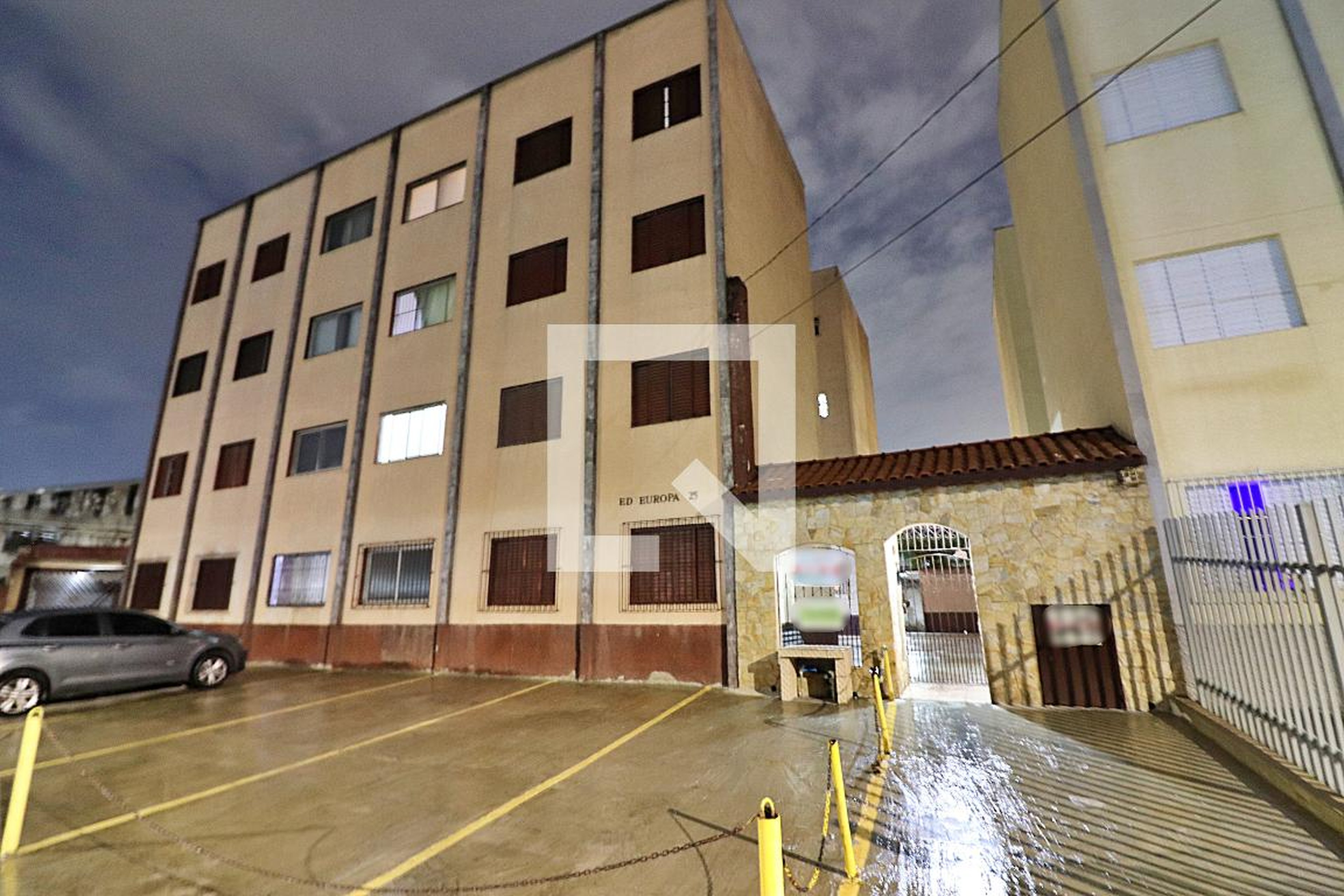 Fachada Condomínio em Rua Henrique Dias, 25