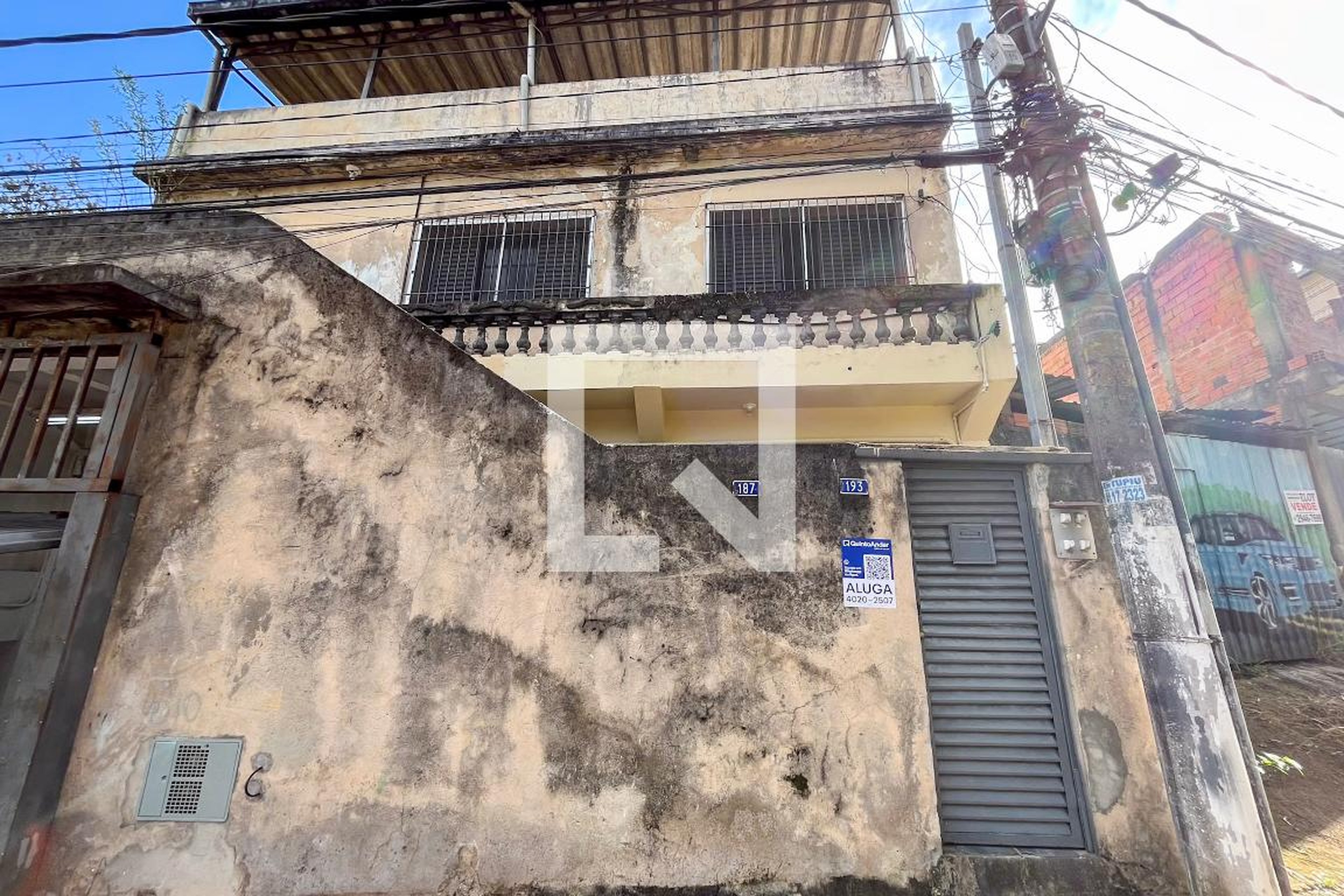Fachada Condomínio em Rua Sebastião Sarmento Mena, 187