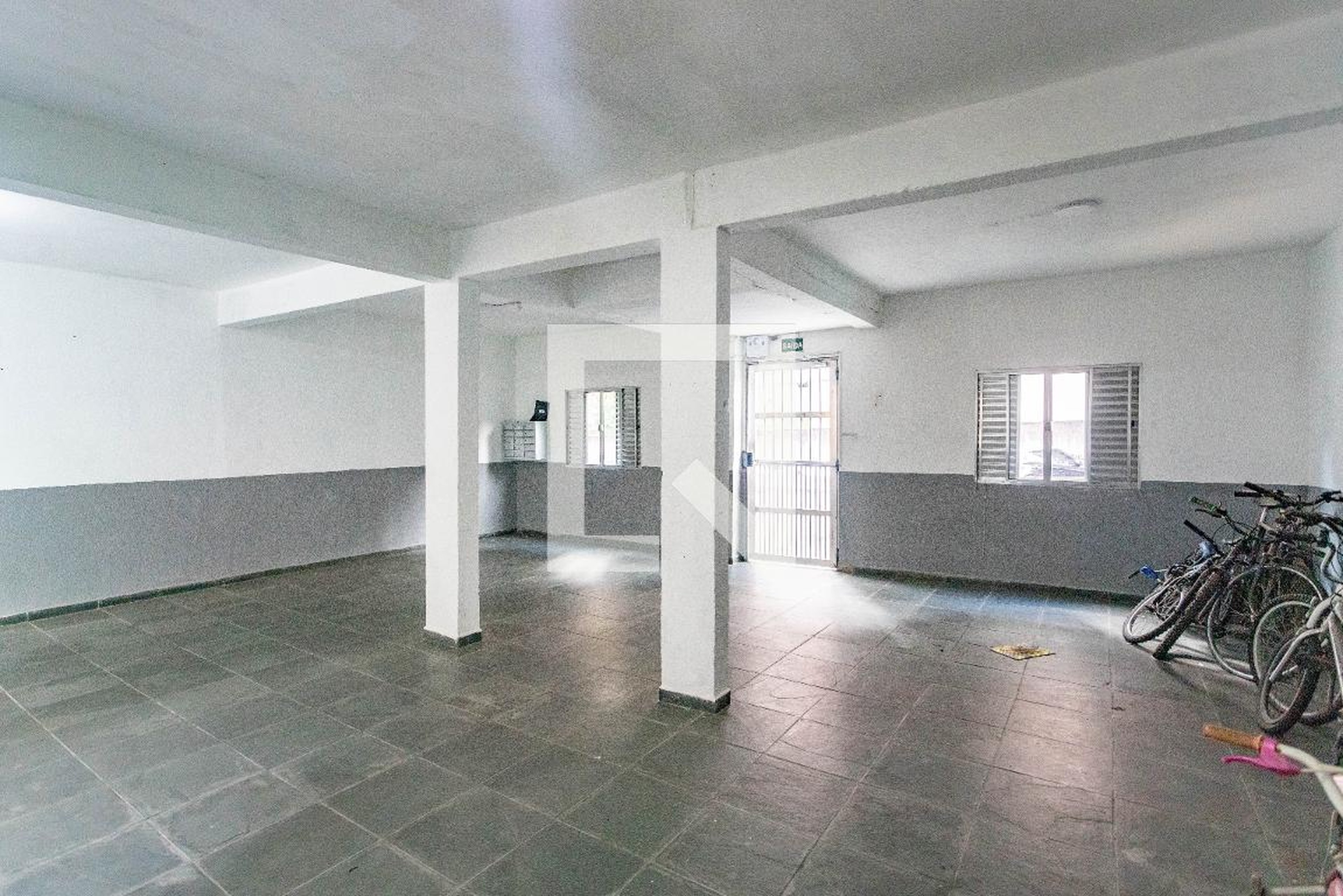 Hall de entrada Condomínio em Rua Martim Afonso, 98