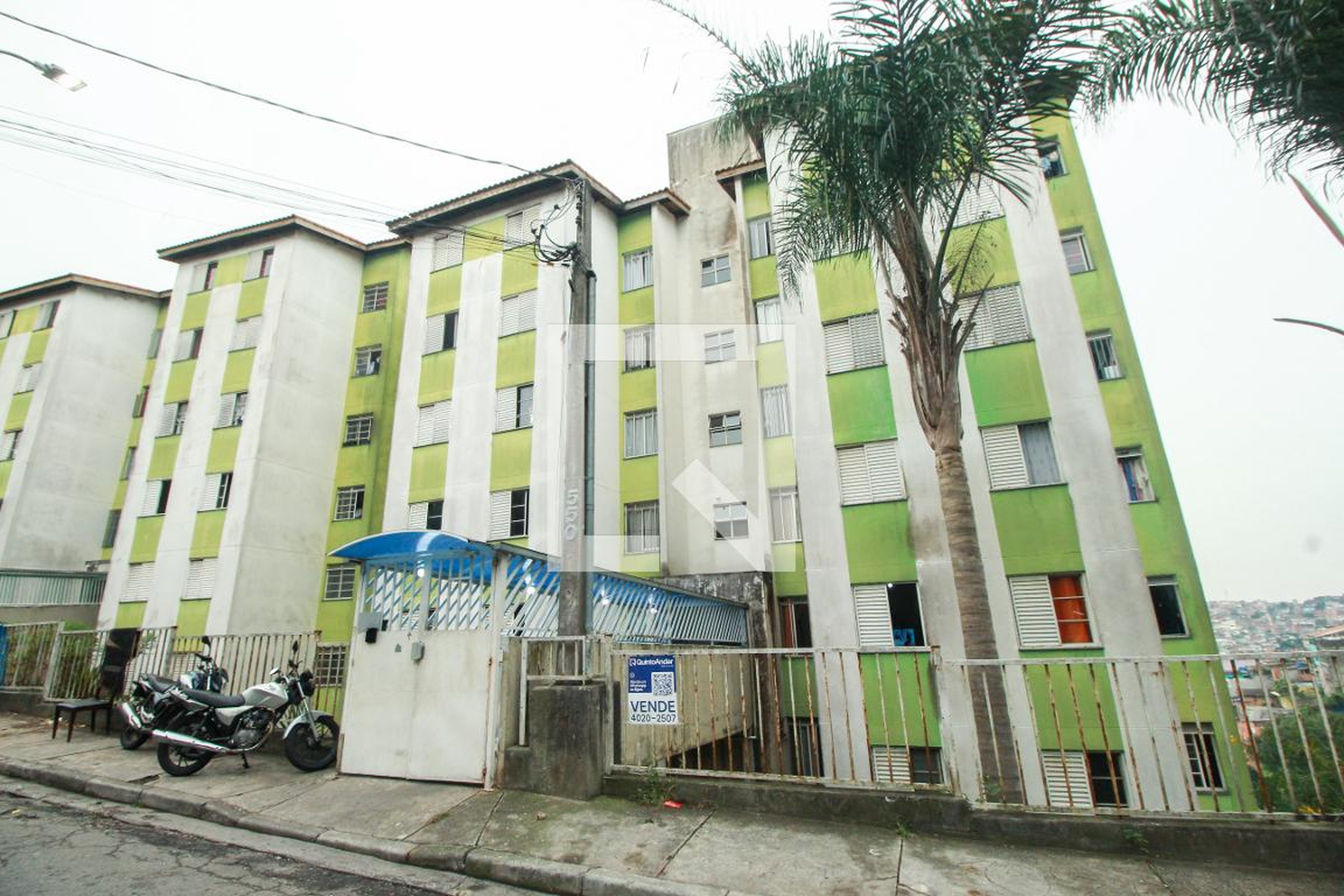 Fachada Condomínio em Rua Dolores Gomez Ibarruri, 550