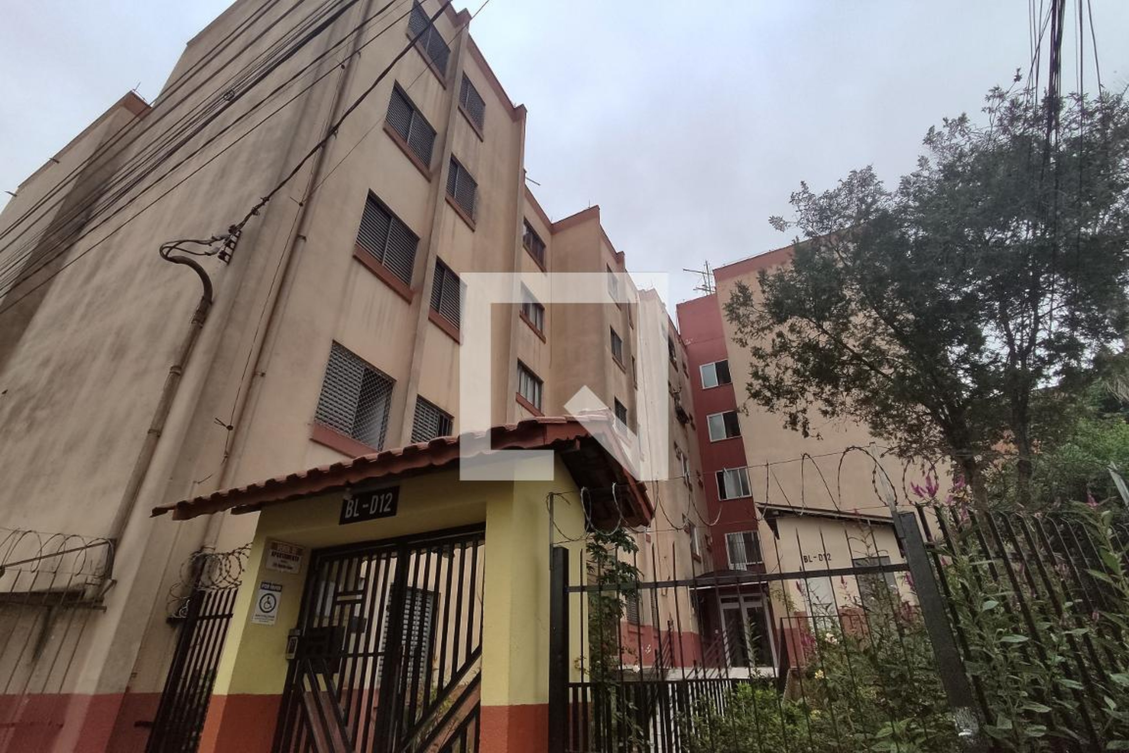 Fachada Condomínio em Rua Paulo Roberto Trivelli, 12