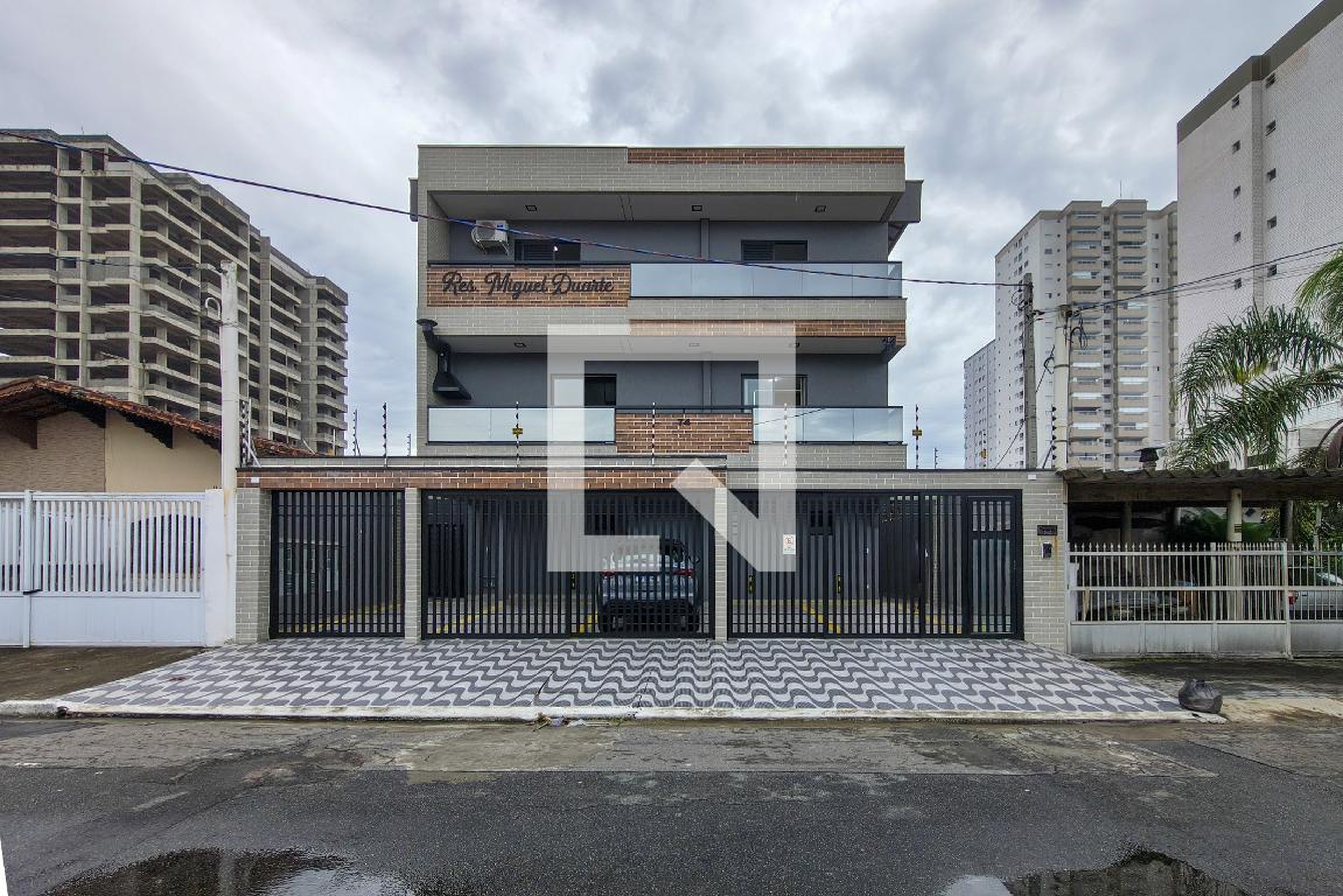 Fachada Condomínio em Rua Abdias Pedrosa, 74